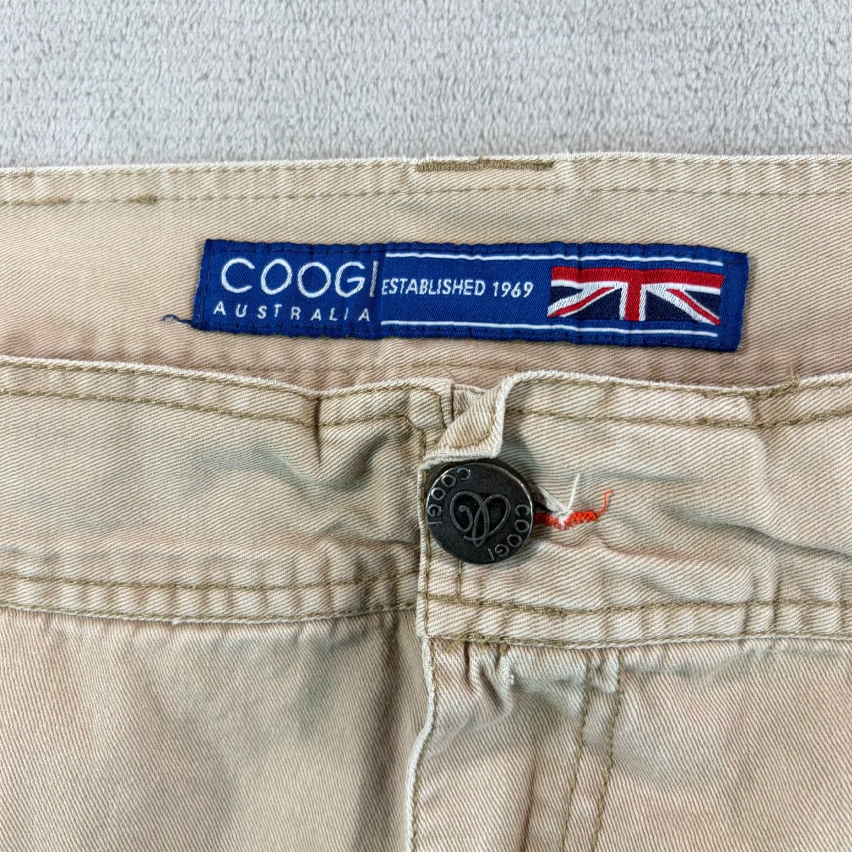 Coogi VINTAGE COOGI Australia Paratrooper Cargo Shorts Beige Men 48 Distressed Y2K Cargo Zip Pockets Embroidered High Rise Relaxed 청 Size US 32 / EU 48 - 2 Thumbnail