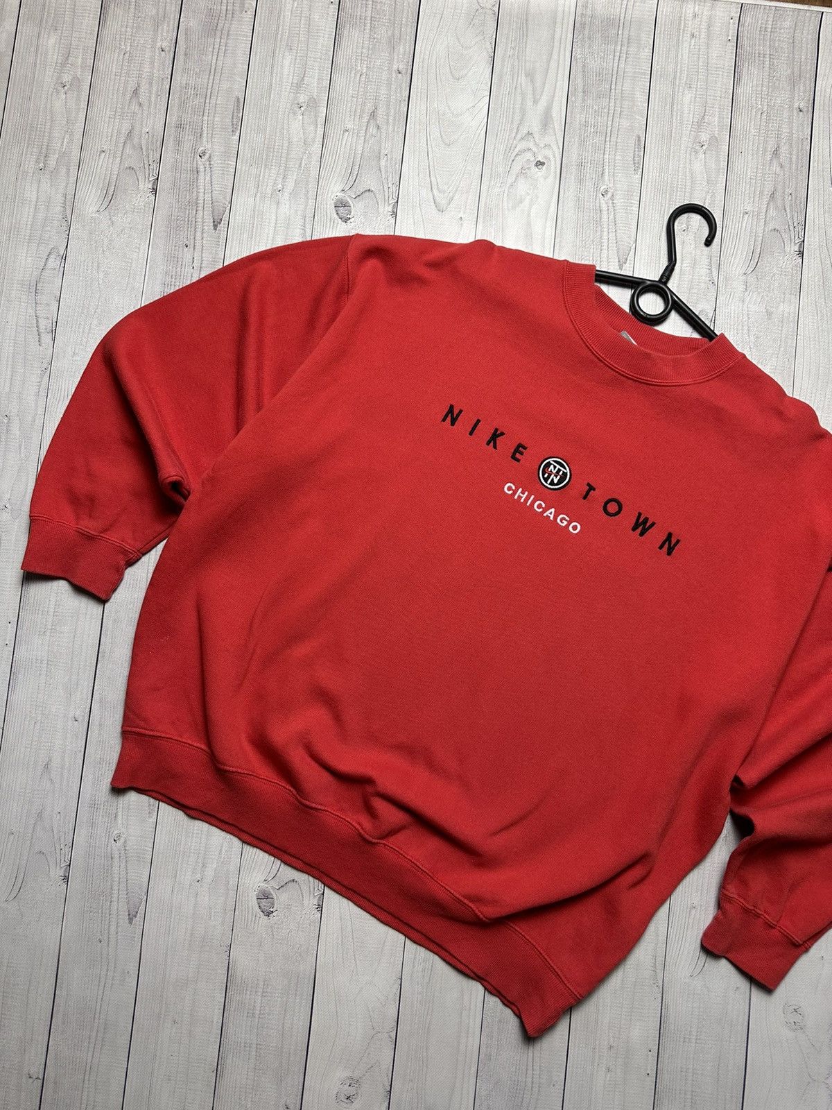 Nike × Vintage Vintage Nike Town Chicago red sweatshirt logo size L Size US L / EU 52-54 / 3 - 2 Thumbnail