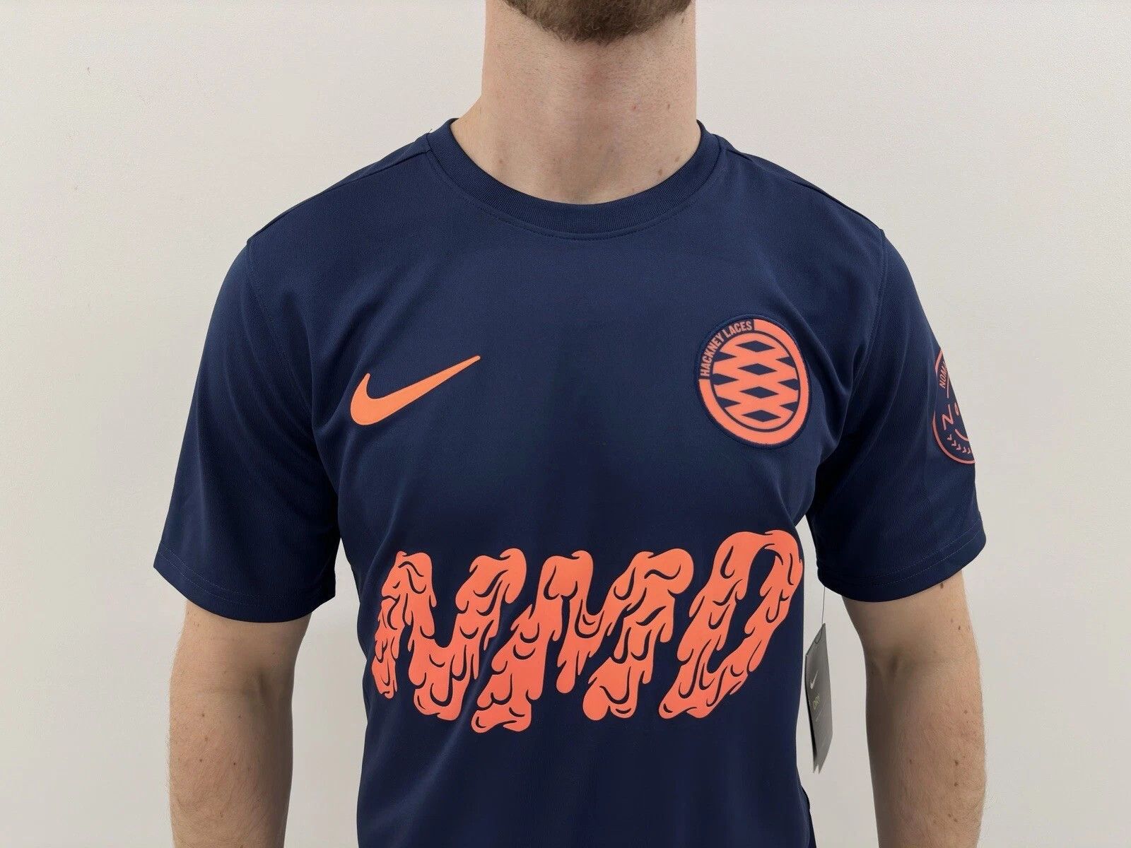 Nike HACKNEY LACES WOMENS SOCCER LONDON NIKE SHIRT FOOTBALL KIRBY Size US M / EU 48-50 / 2 - 3 Thumbnail