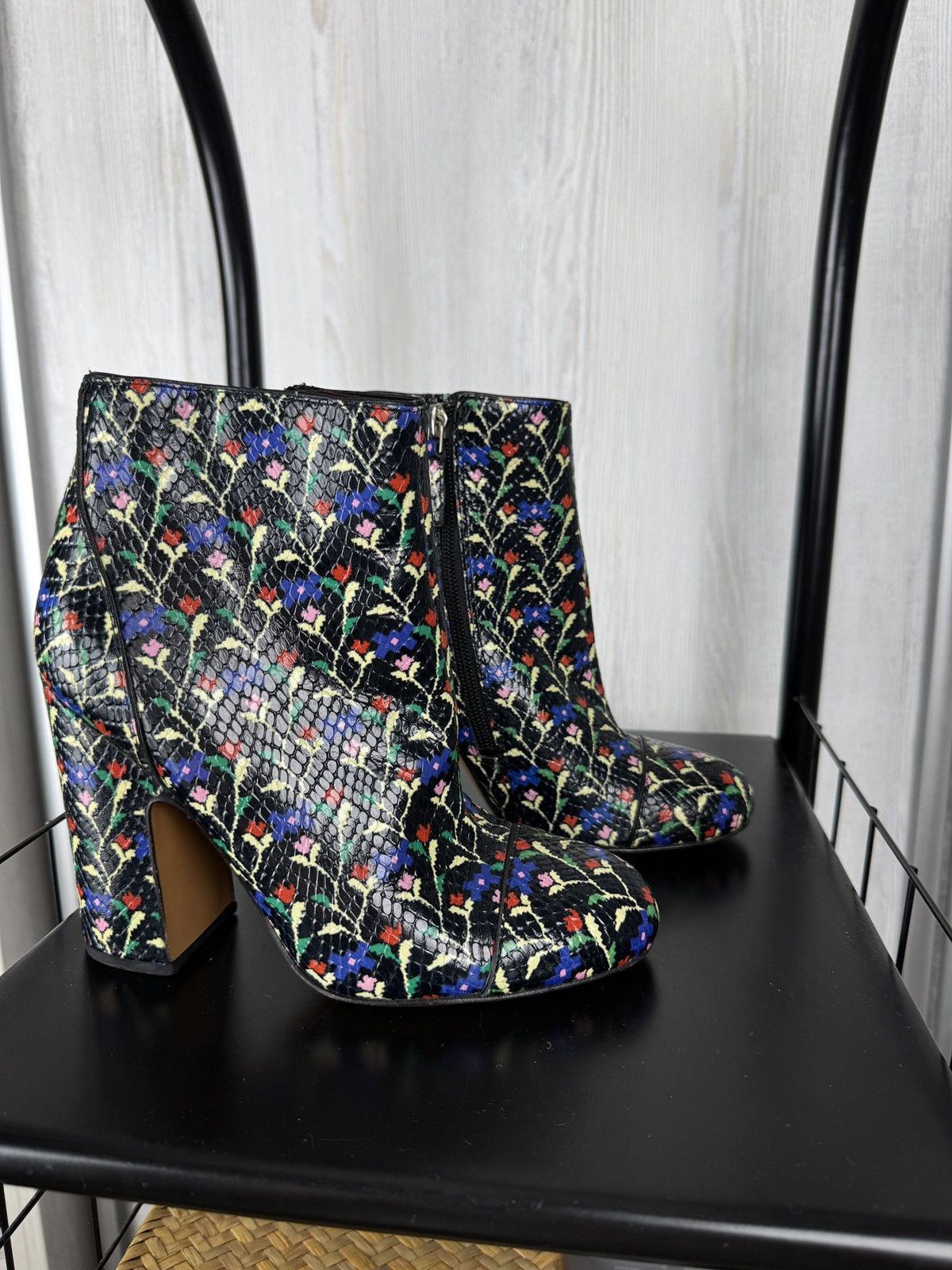 Marc Jacobs Marc Jacobs Cora Snake Floral Ankle Boots Size 36 (US6) Size US 6 / IT 36 - 3 Thumbnail