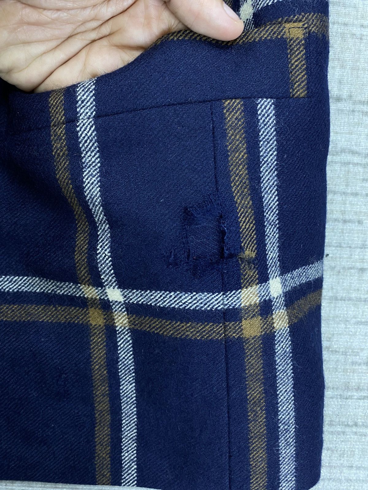 Aquascutum Vintage Aquascutum Navy Blue Plaid Coat Jacket Size M / US 6-8 / IT 42-44 - 9 Thumbnail