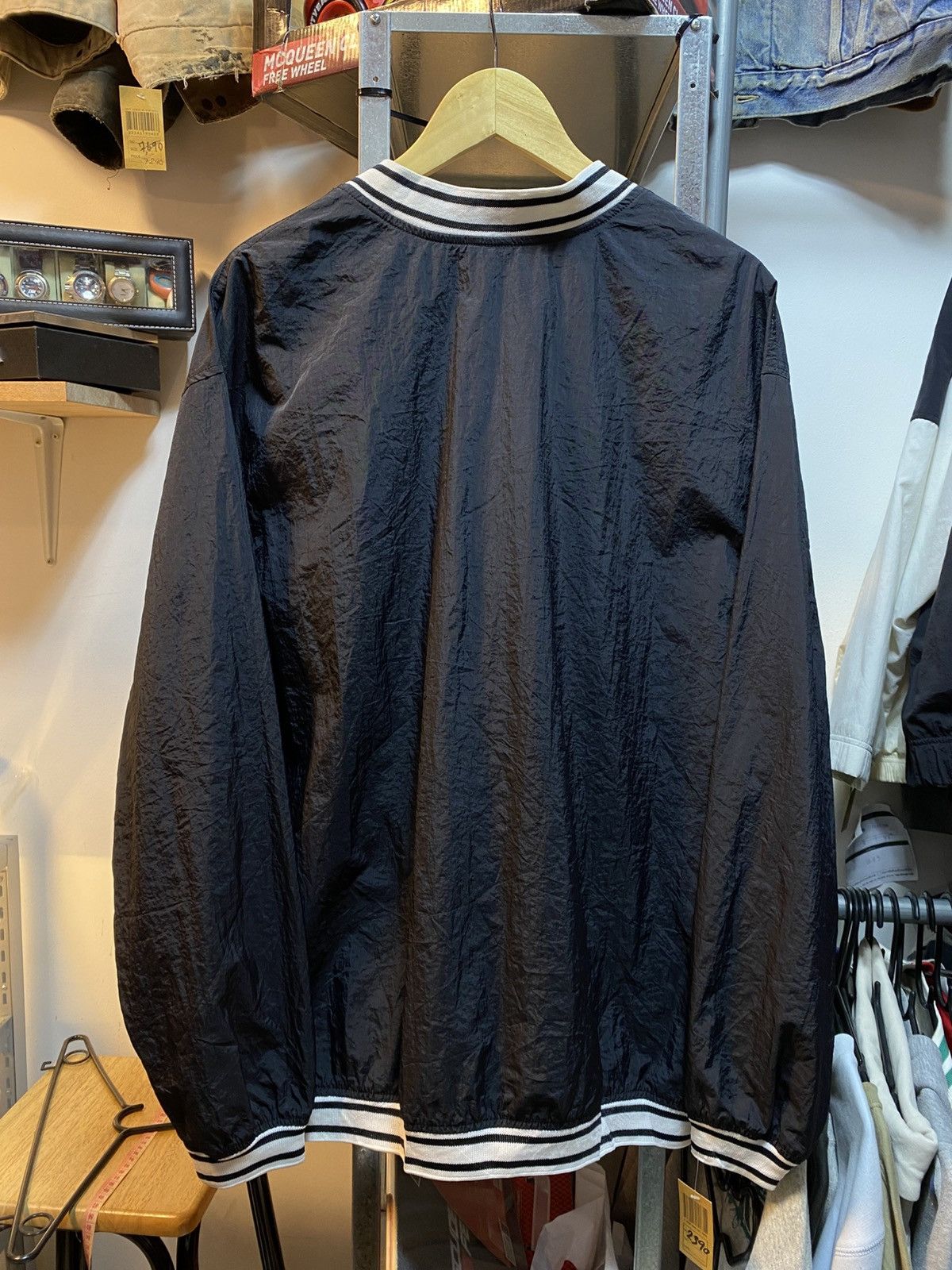 Nike Vintage Nike V- Neck Windbreaker Size US L / EU 52-54 / 3 - 3 Thumbnail