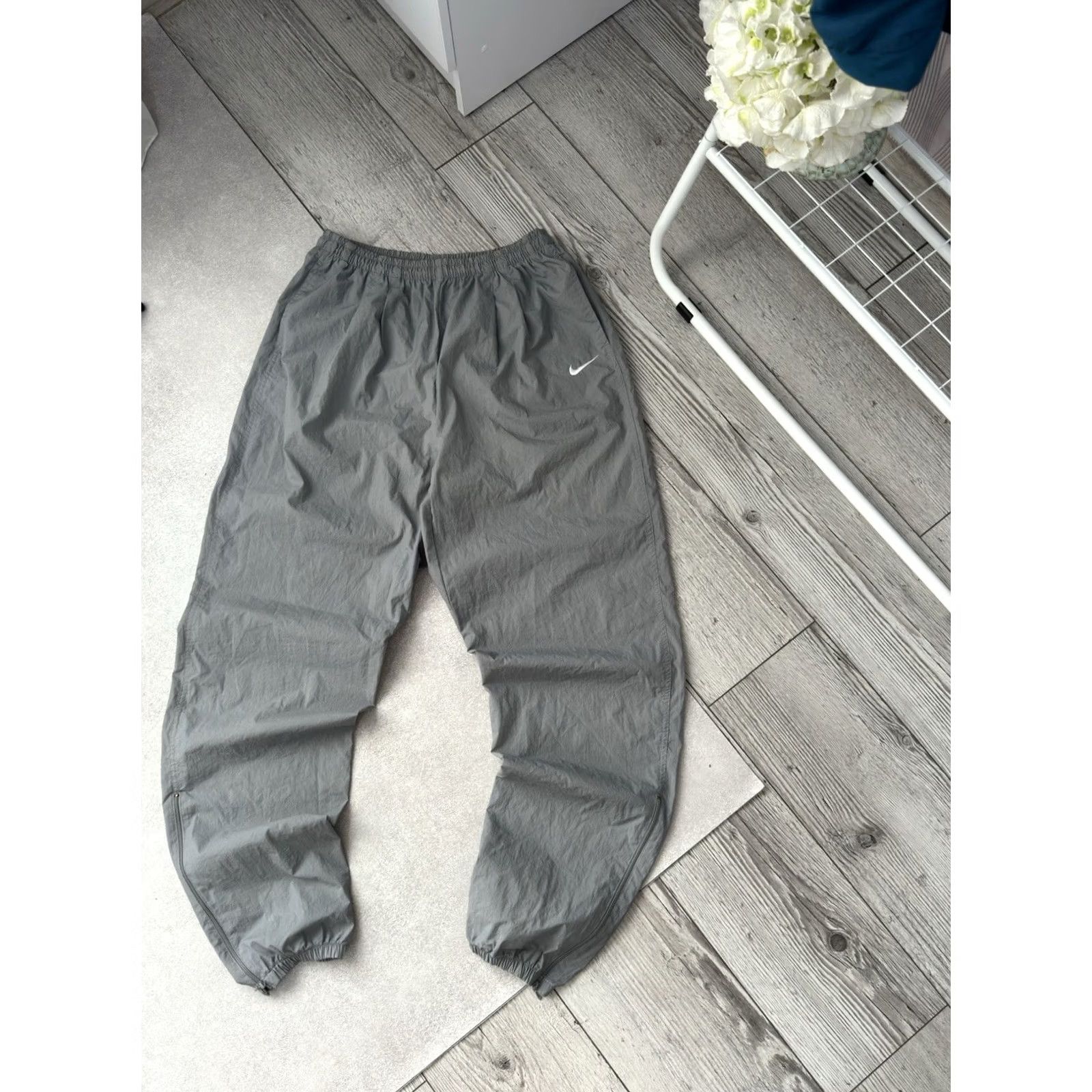 Nike VINTAGE Nike Track Pants Mens XL Nylon Gray Y2K Activewear Pants Size US 36 / EU 52 - 2 Thumbnail
