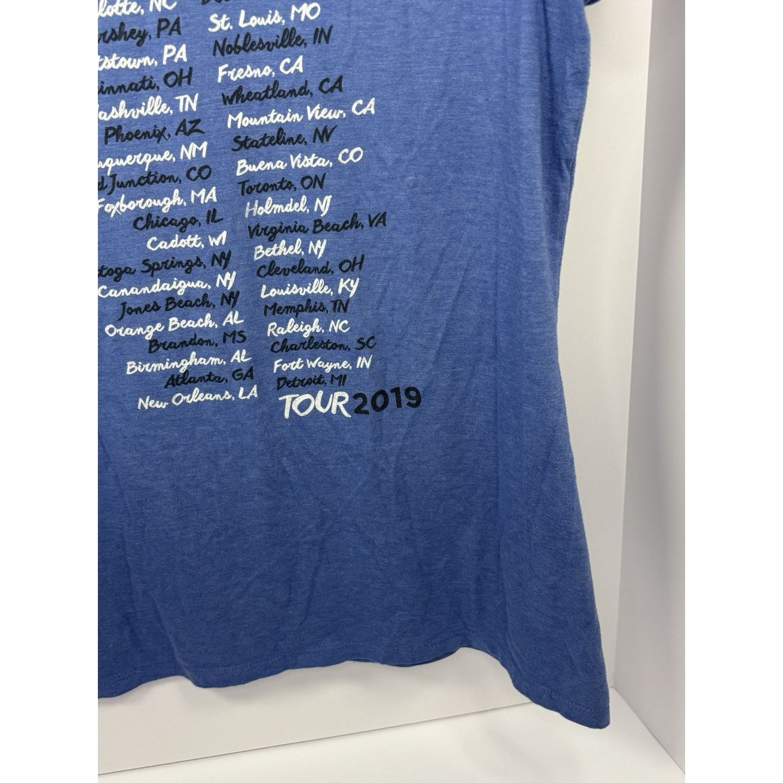 The Unbranded Brand Luke Bryan 2019 Tour Tee Women’s Large Blue Graphic Concert Size L / US 10 / IT 46 - 13 Thumbnail