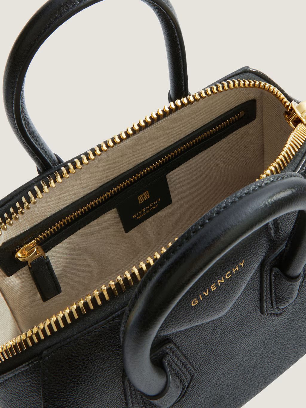 Givenchy o1w1db10126 Size: One Size / Bag in Black Size ONE SIZE - 5 Thumbnail