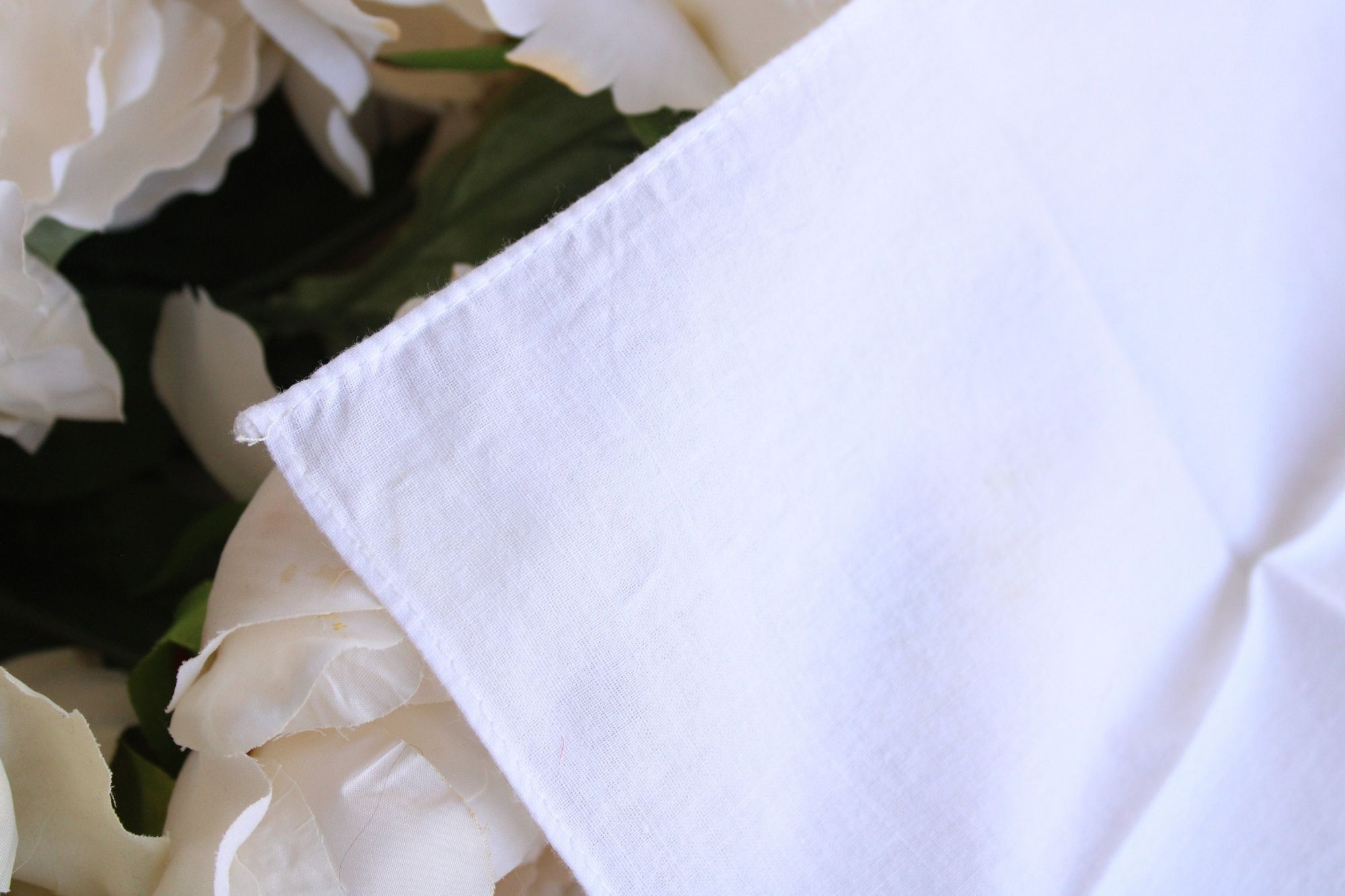Vintage Vintage Handkerchief, White Cotton With Blue Embroidered Ros Size ONE SIZE - 6 Thumbnail