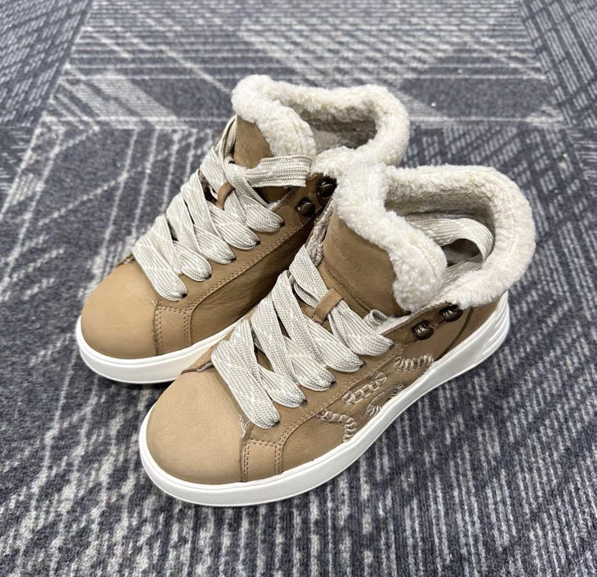 Hogan Hogan Fleece-lined Camel High-top Platform Shoes J42 Size US 5 / IT 35 - 1 Thumbnail