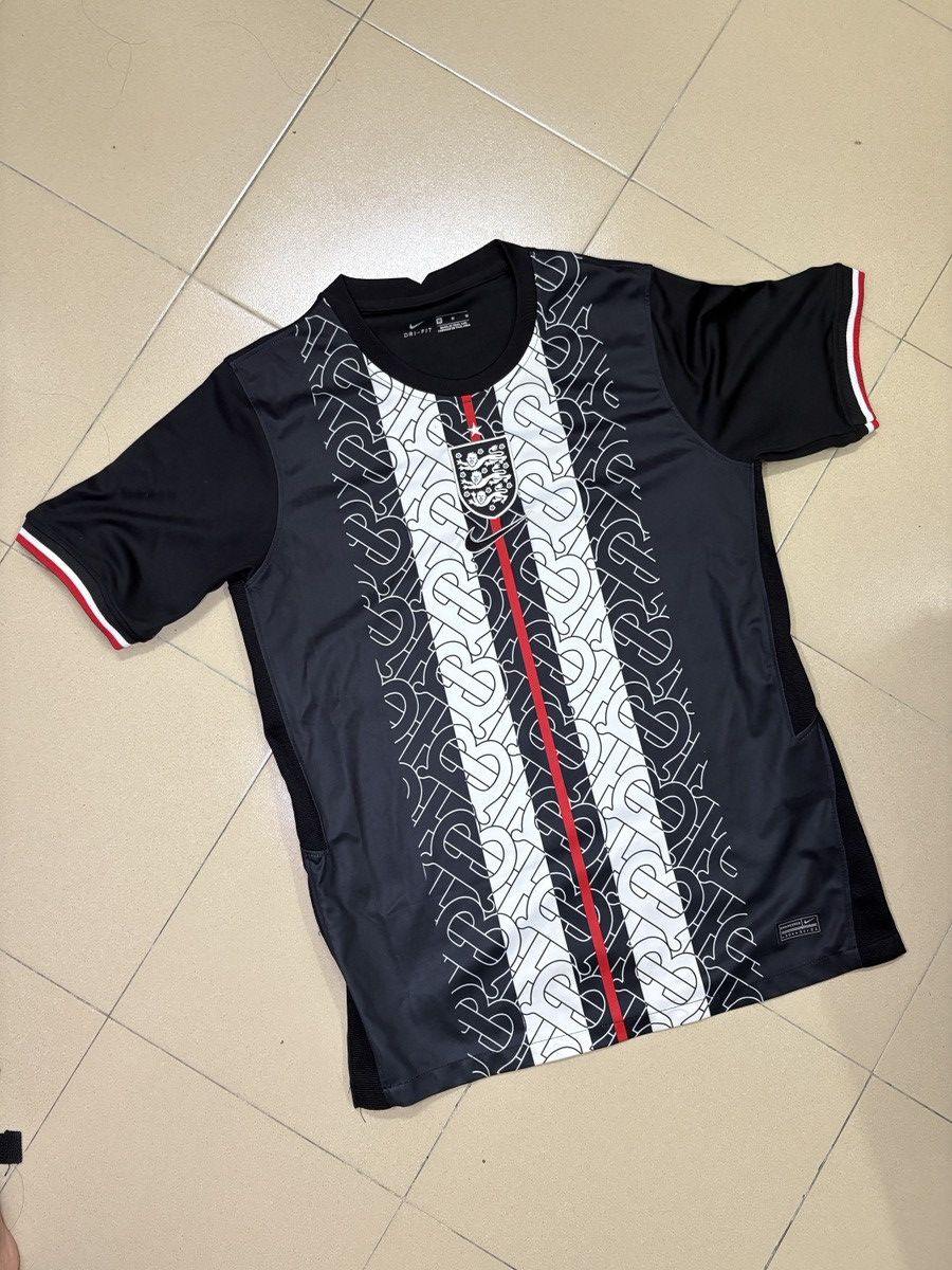 Burberry × Nike Nike England Burberry Concept Kit Size US M / EU 48-50 / 2 - 1 Thumbnail