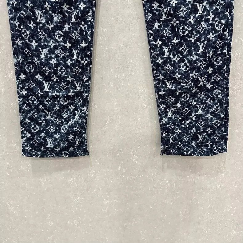 Louis Vuitton Louis Vuitton Slit jeans with full logo hem jeans Nextarrow Size US 33 - 4 Thumbnail