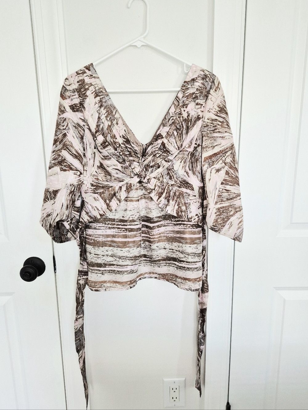 Bcbgmaxazria Pebble Combo 3/4 Puff Slv Tie-back V-neck Silk Blouse Spring Size M / US 6-8 / IT 42-44 - 6 Thumbnail