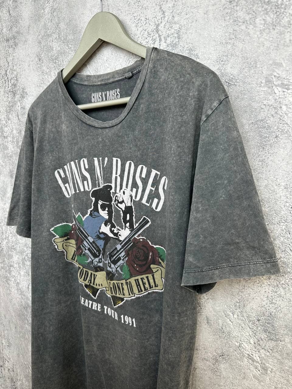 Guns N' Roses Guns N Roses T-Shirt 1991 Theatre Tour Graphic Rock Band Tee Size US L / EU 52-54 / 3 - 5 Thumbnail