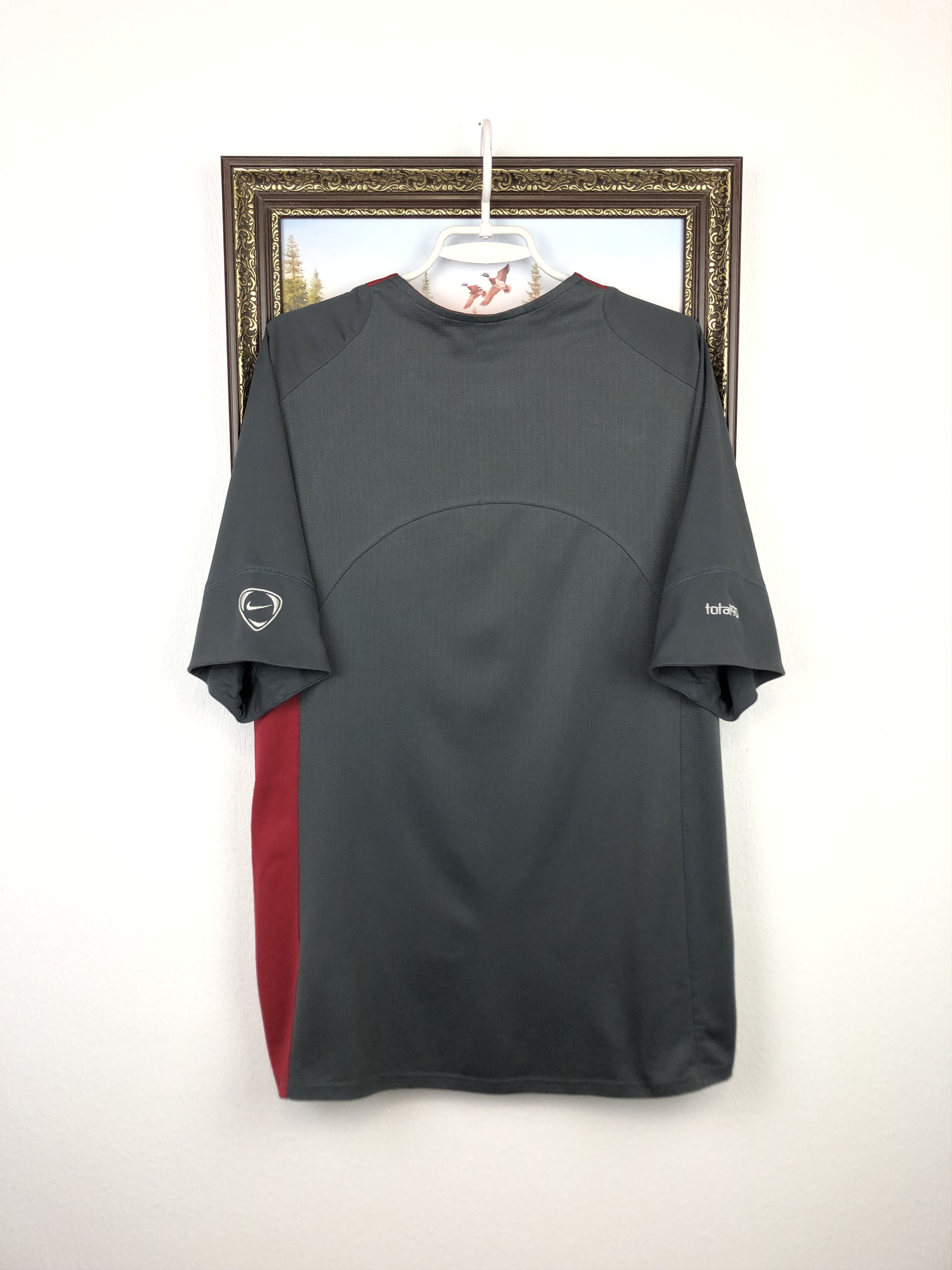 Nike Vintage Nike Manchester United Football Shirt Train Jersey Size US L / EU 52-54 / 3 - 8 Thumbnail