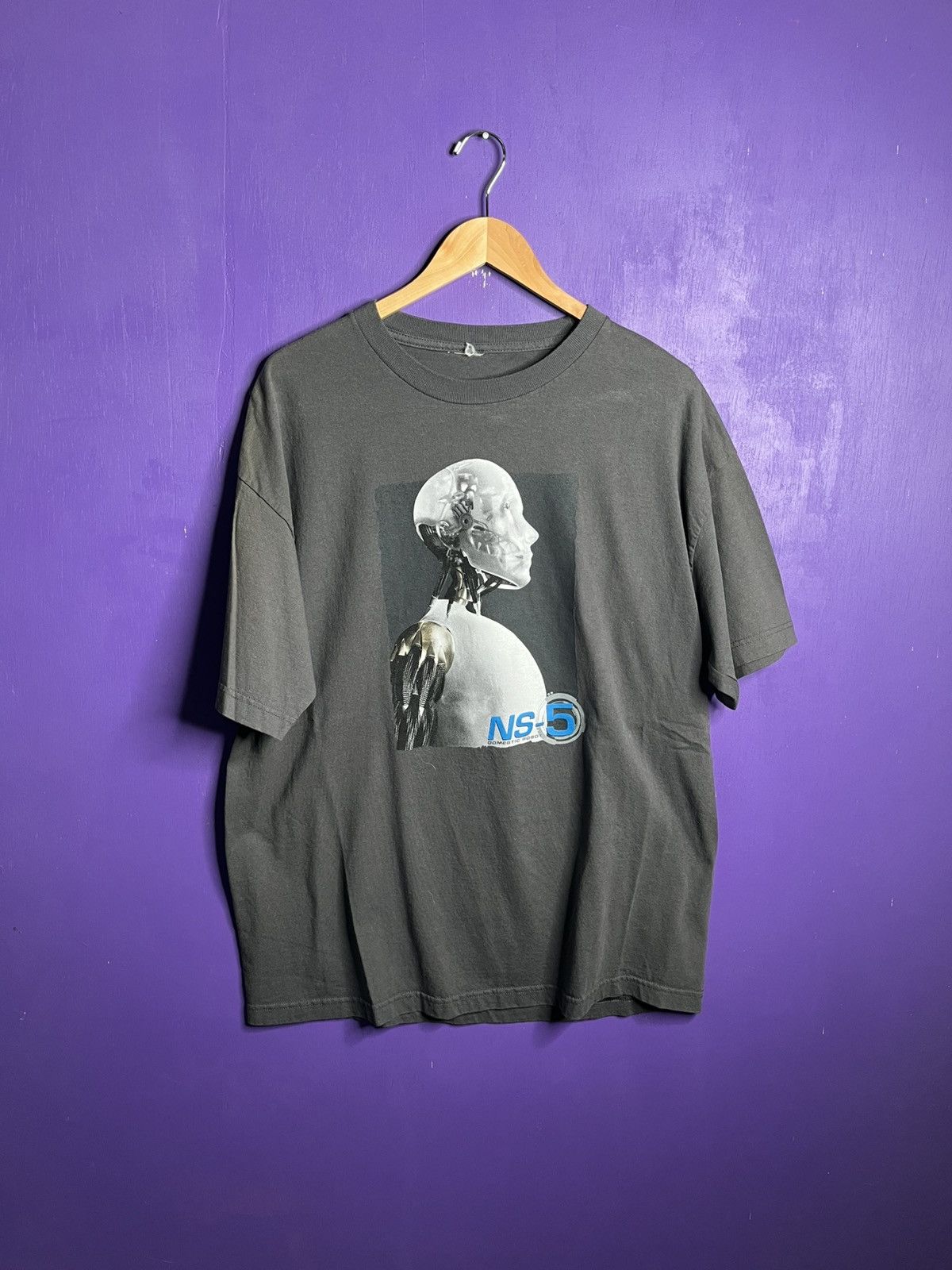 Vintage Vintage 2004 IRobot NS5 domestic robot movie promo t-shirt Size US XL / EU 56 / 4 - 1 Thumbnail