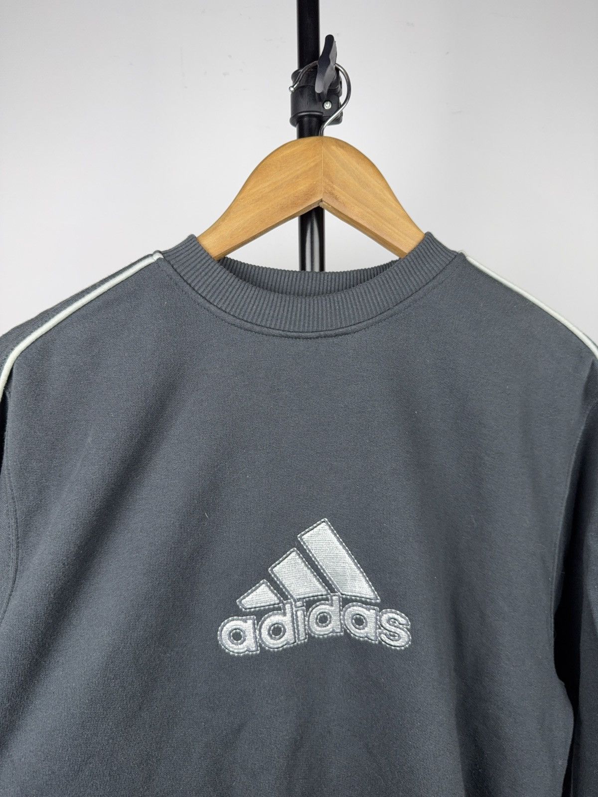 Adidas Vintage Adidas Big Central Logo Sweatshirt Grey Y2K 2001 Size US S / EU 44-46 / 1 - 3 Thumbnail