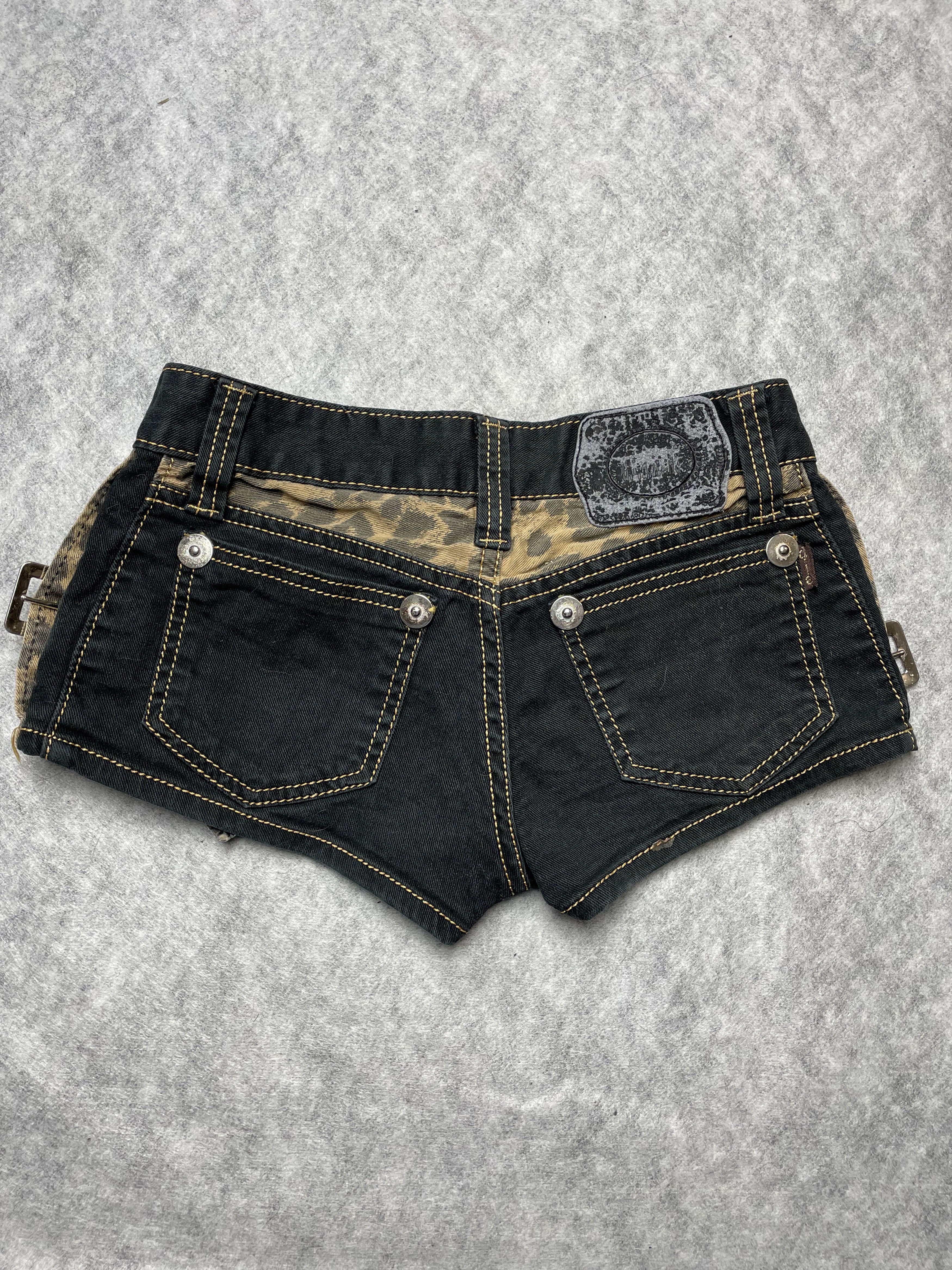 Japanese Brand DIA D.I.A. Jeans Shorts Leopard Print Gal Japan Size 24" / US 00 / IT 34 - 2 Thumbnail