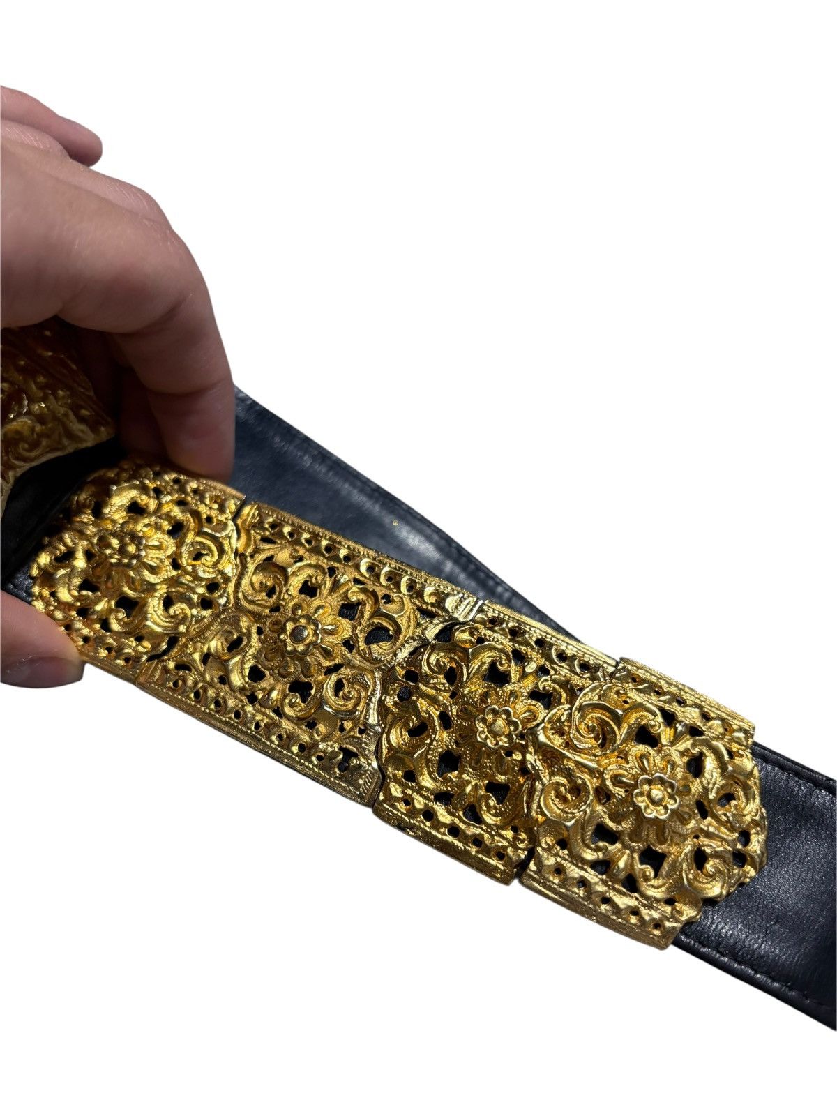Roberta di Camerino 32 1970s Roberta di Camerino Gold Plated Buckle Western Belt Size 32 - 6 Thumbnail