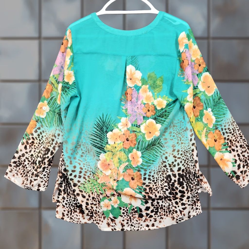 Soft Surroundings Soft Surroundings Womens Top Petite Medium Semi Sheer Popover Green Floral Beach Shirt Blouse Tunic Roll Tab Sleeve Long Sleeve V-Neck Floral Pattern Size M / US 6-8 / IT 42-44 - 1 Thumbnail