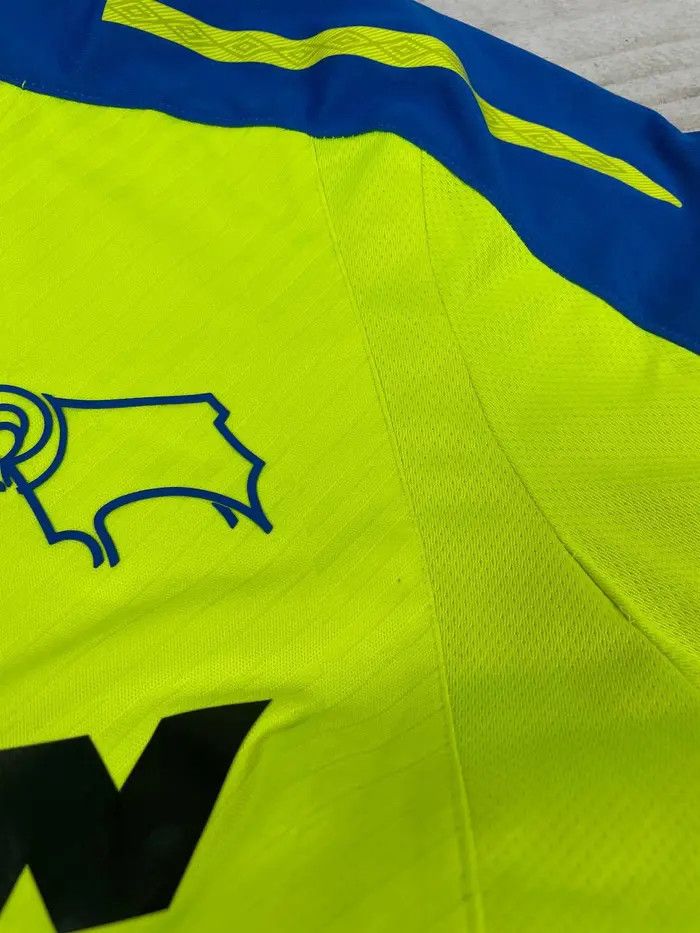 Umbro Umbro DERBY COUNTY 2017 2018 AWAY SHIRT SOCCER JERSEY Size US L / EU 52-54 / 3 - 15 Thumbnail