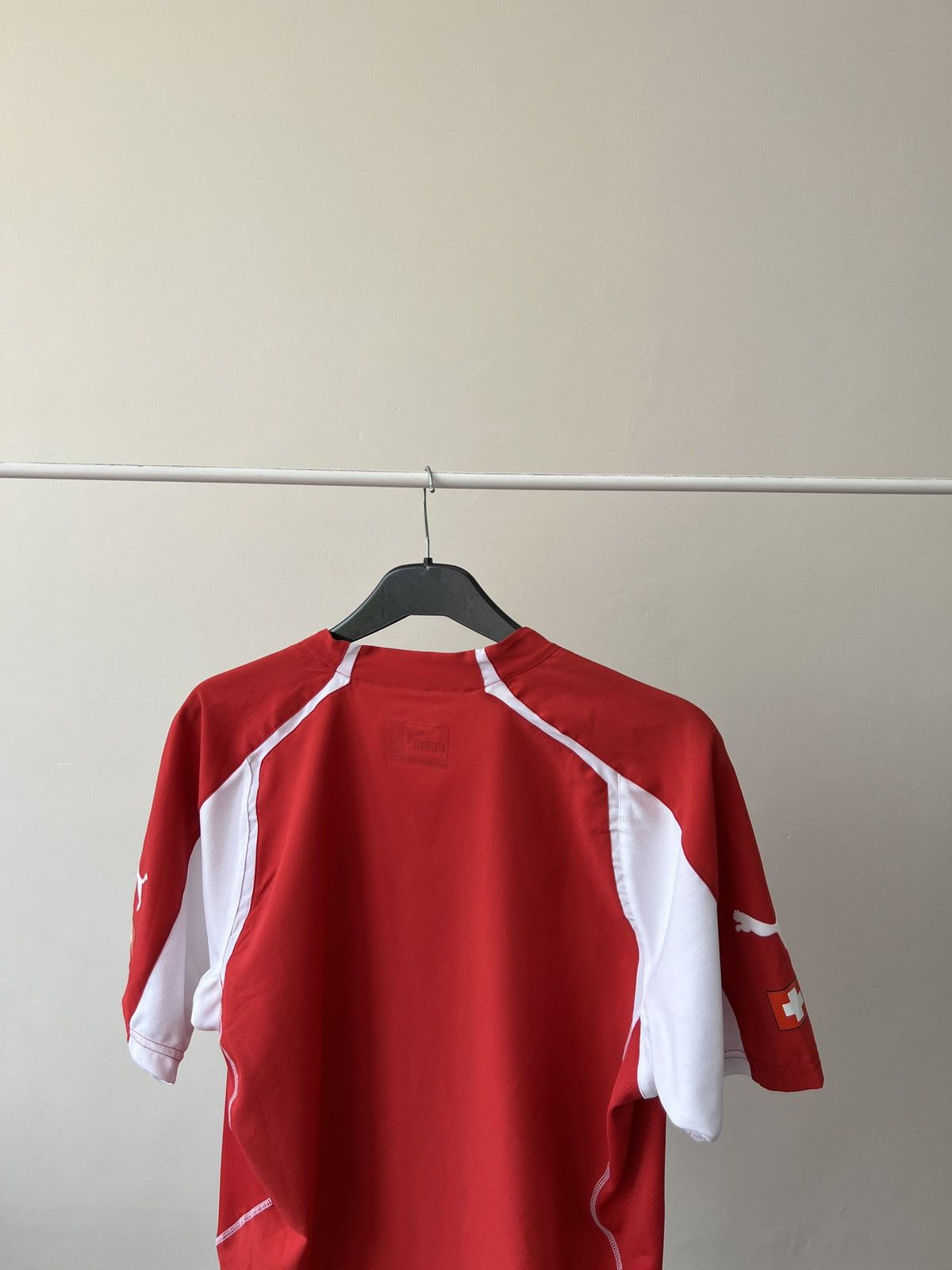 Puma × Vintage Vintage Switzerland Puma 2004 Vintage Home Football Jersey Size US L / EU 52-54 / 3 - 13 Thumbnail