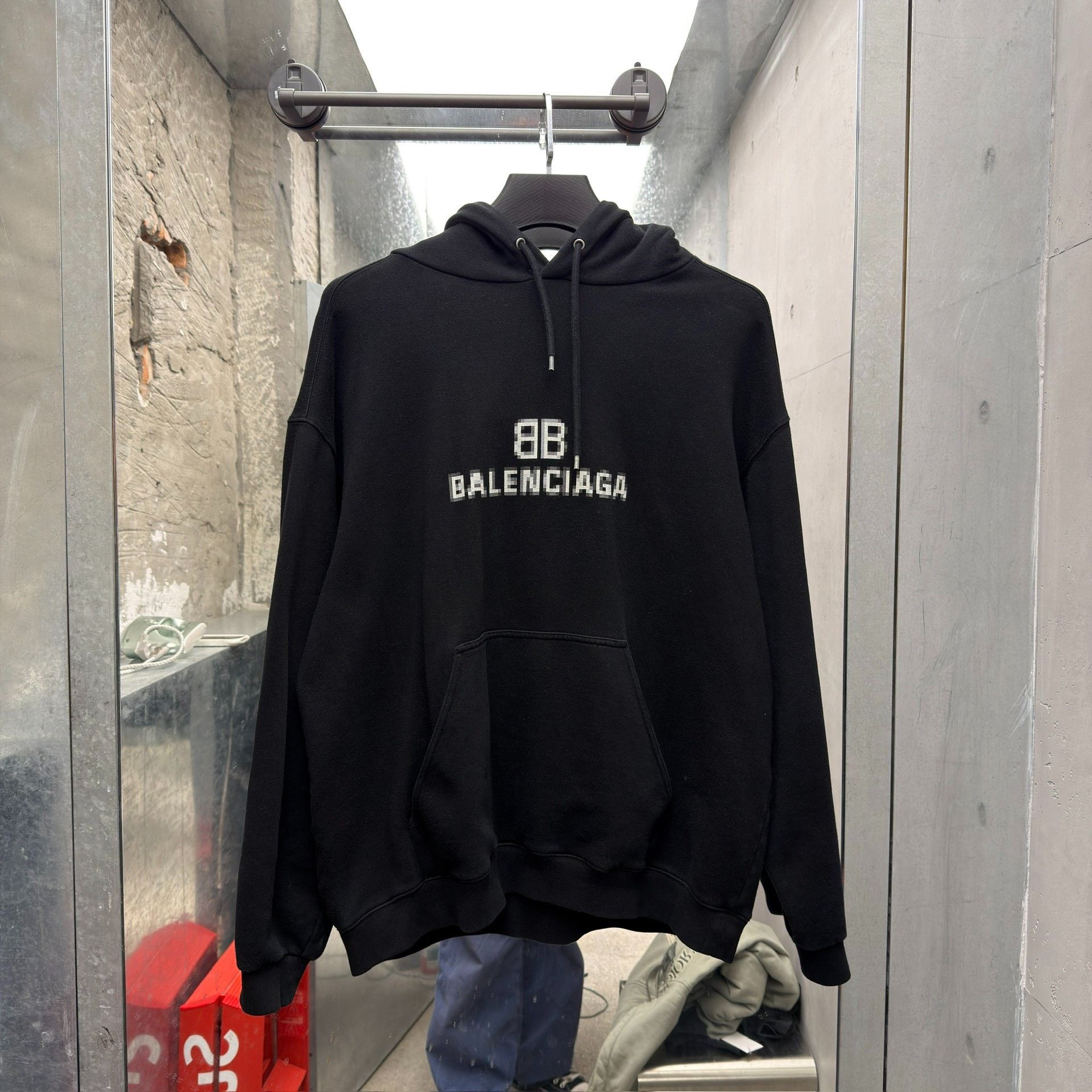Balenciaga Balenciaga Logo Hooded Long Sleeve Sweatshirt Size US S / EU 44-46 / 1 - 1 Thumbnail