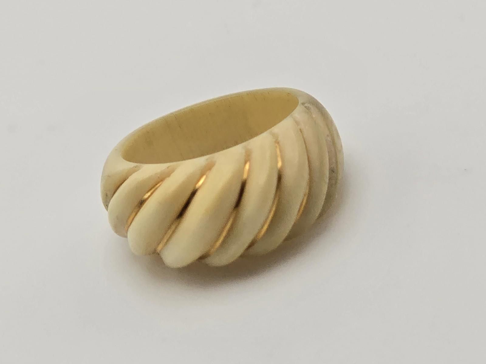 The Unbranded Brand Vintage 14k Solid Gold & Wood Turned Ring Sz 6 Swirl Design Size ONE SIZE - 5 Thumbnail