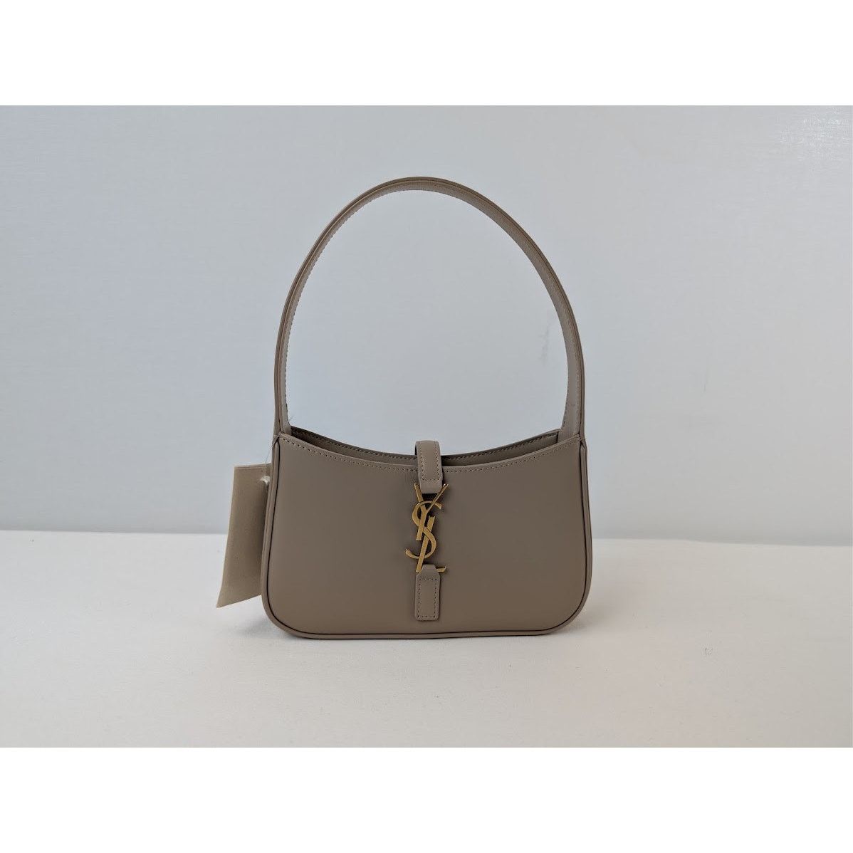 Saint Laurent Paris o1rshd1 Size: OS / Queens Calf Leather YSL M Mini Hobo Bag Size ONE SIZE - 3 Thumbnail