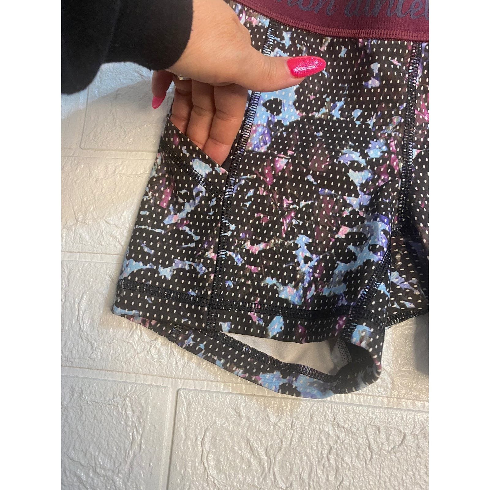 Lululemon lululemon shorts size 4 Size 27" / US 4 / IT 40 - 3 Thumbnail