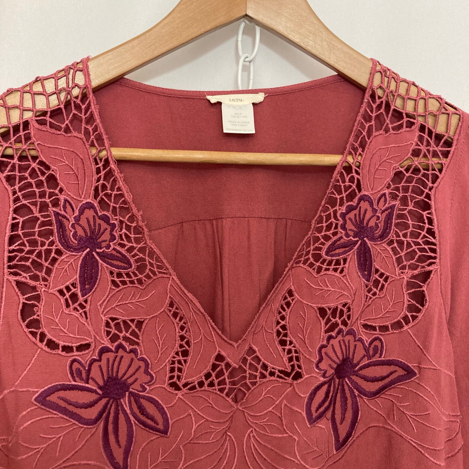 Other Intu Pink VNeck Floral Embroidery 3/4 Bell Sleeve Blouse Top Size L / US 10 / IT 46 - 4 Thumbnail