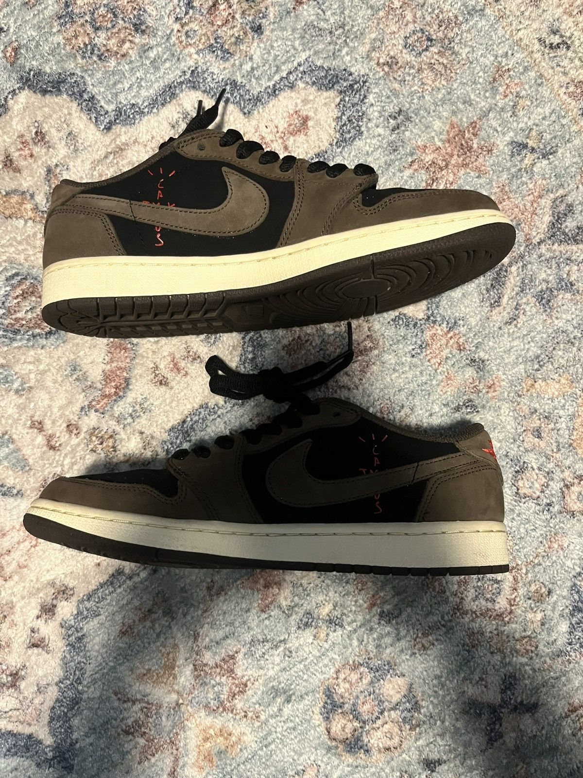 Nike × Travis Scott Travis Scott Jordan 1 Low “Mocha” Size US 8.5 / EU 41-42 - 3 Thumbnail