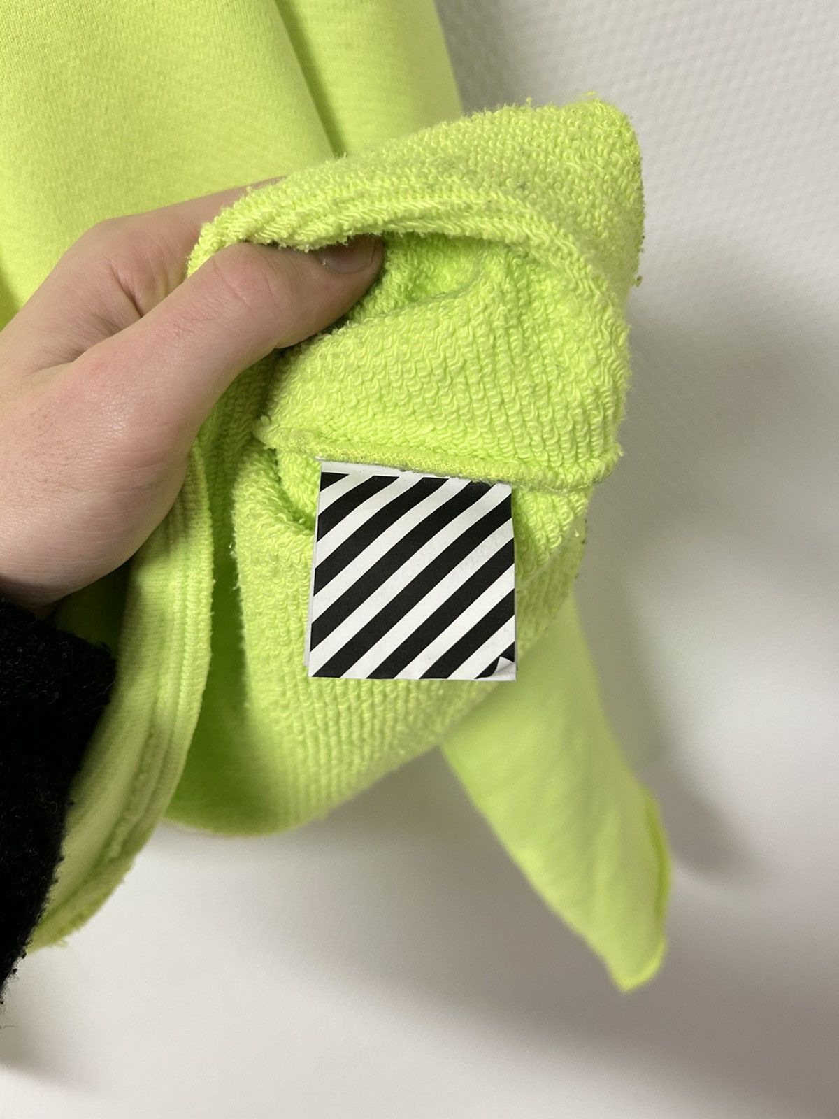 Off-White FW2018 Cropped Neon Hoodie Size US S / EU 44-46 / 1 - 7 Thumbnail