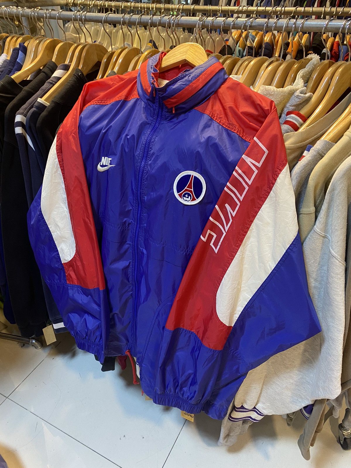 Nike × Vintage Vintage 1995-1996 Paris Saint-Germain FC Track Jacket Size US L / EU 52-54 / 3 - 1 Thumbnail