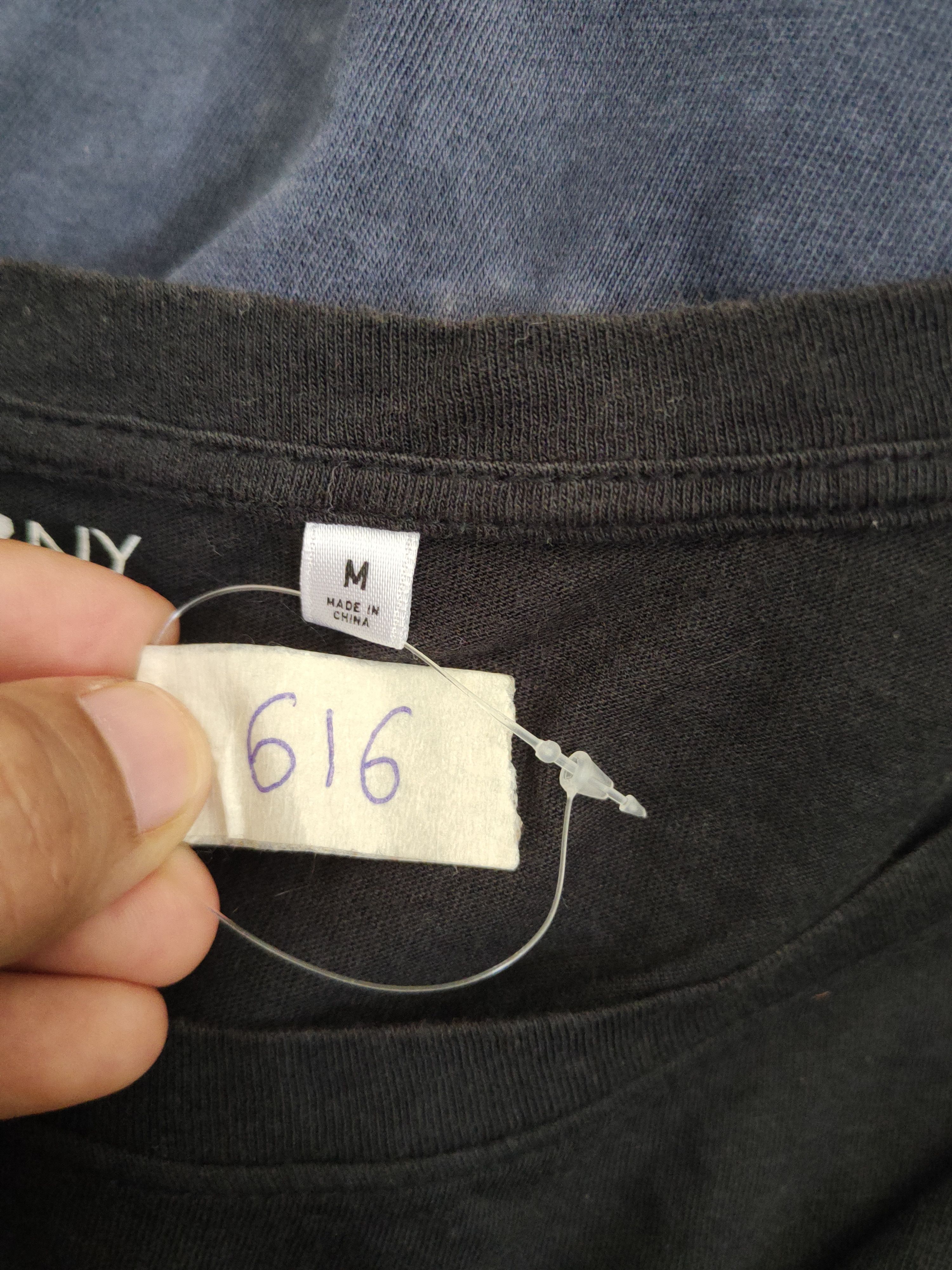 Japanese Brand DL Uniqlo Black Short Sleeve T-shirt #616 Size M / US 6-8 / IT 42-44 - 16 Thumbnail
