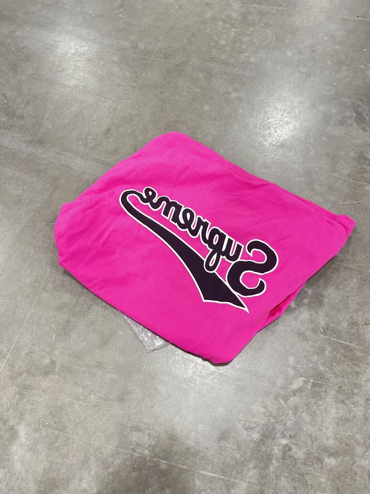 Supreme 🩷Supreme Backwards Tee Pink L Brand new Size US L / EU 52-54 / 3 - 4 Thumbnail