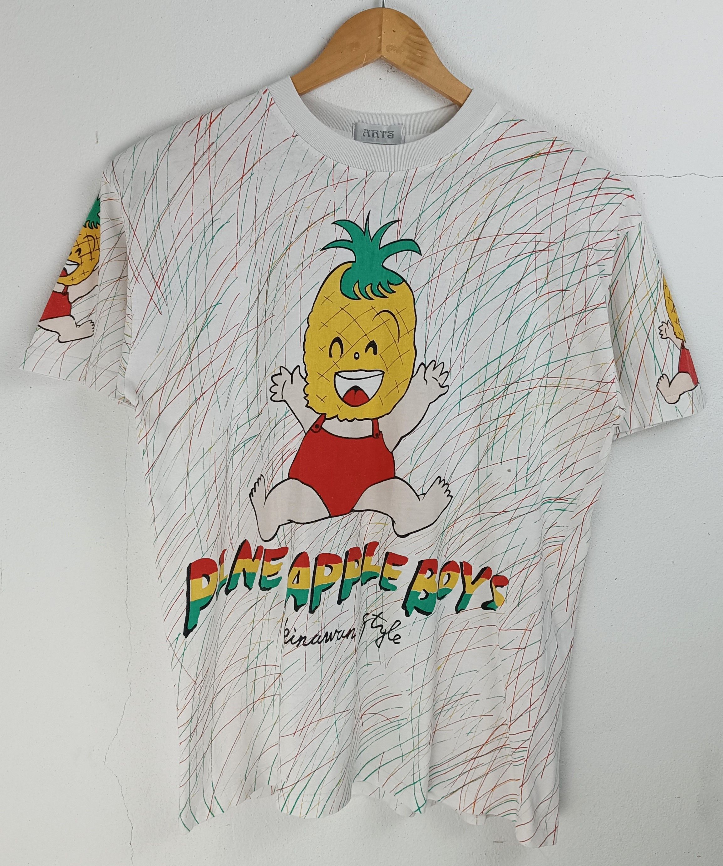 Anime VINTAGE 90'S PINNEAPPLE BOY AOP OKINAWA JAPAN TEE VERY RARE Size US M / EU 48-50 / 2 - 3 Thumbnail