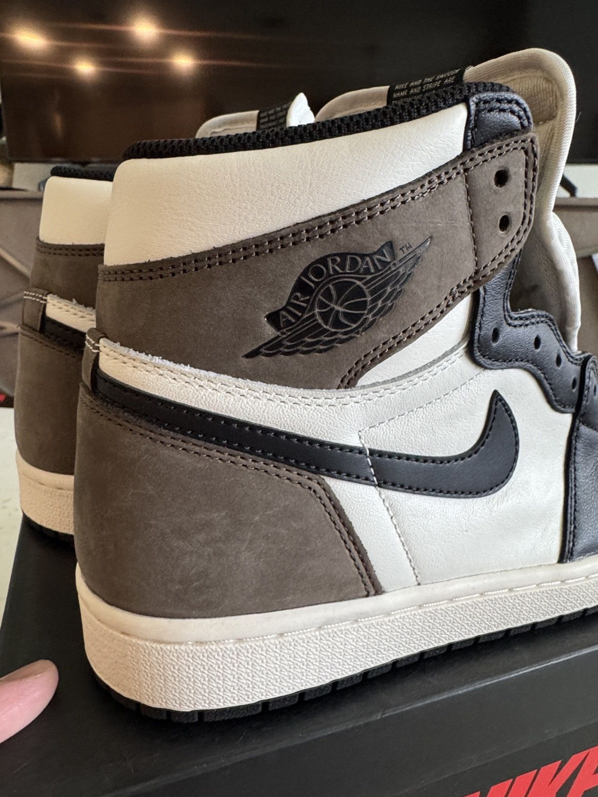 Jordan Brand Air Jordan 1 Retro “ Dark Mocha “ Size US 8.5 / EU 41-42 - 3 Thumbnail