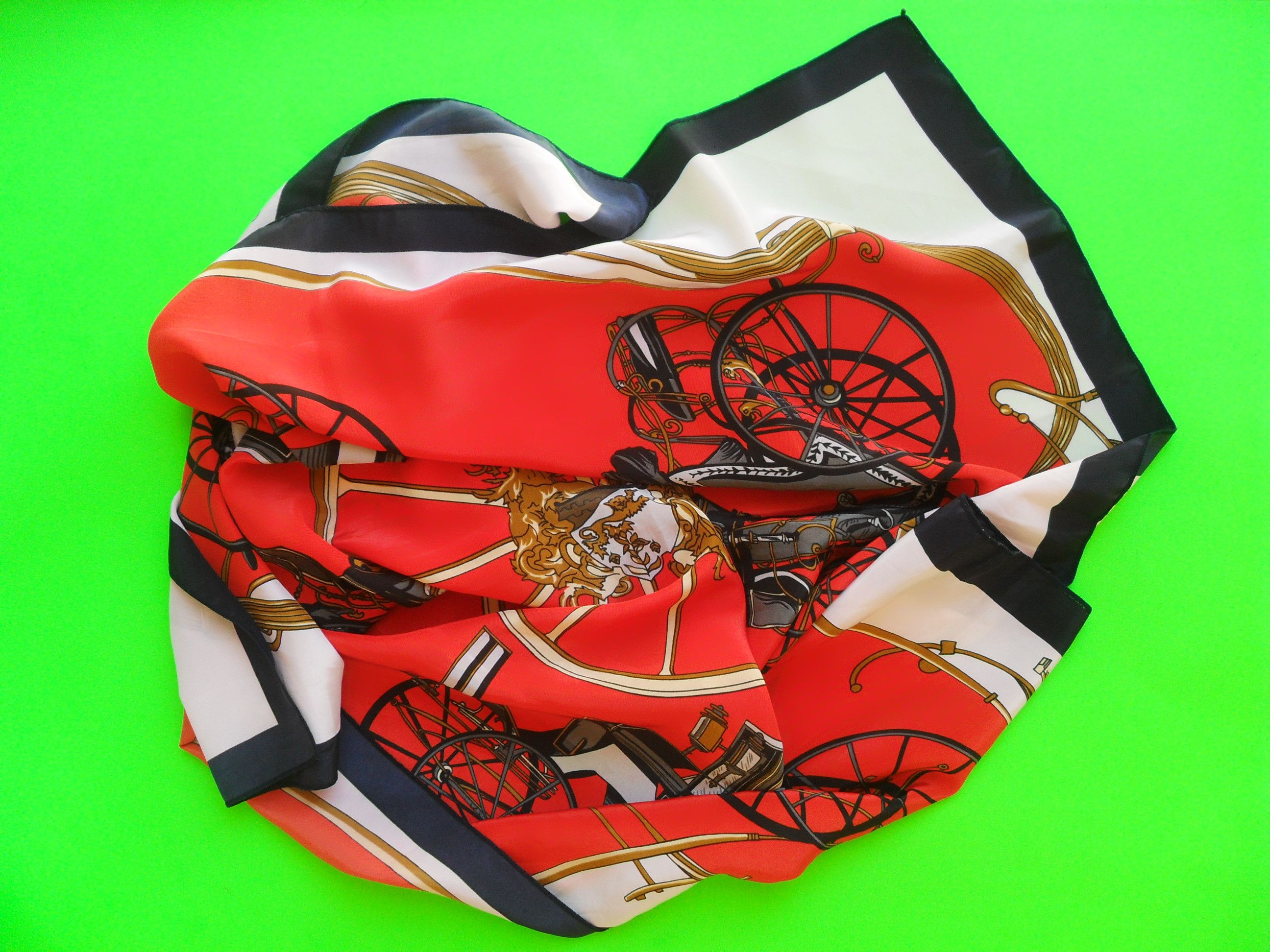 Other Azzaro square travel scarf on the theme of a carriage. Size ONE SIZE - 5 Thumbnail