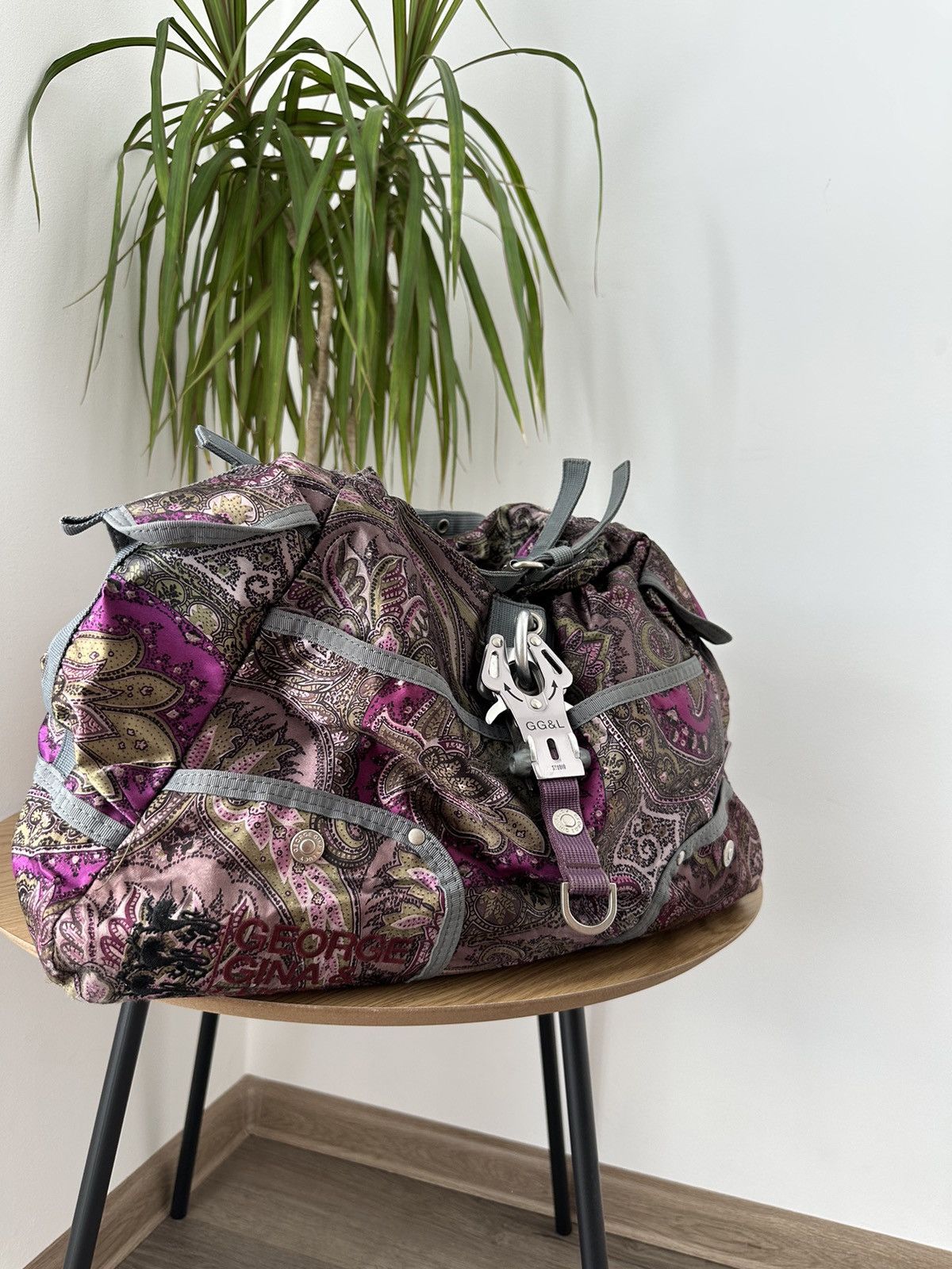 If Six Was Nine Vintage George Gina Lucy Purple Distressed Shoulders Bag Size ONE SIZE - 13 Thumbnail