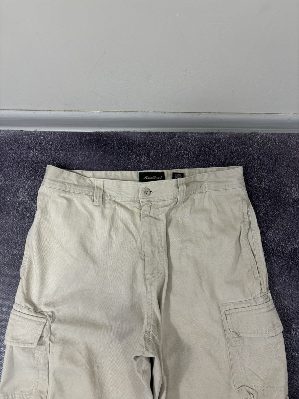 Eddie Bauer Vintage Eddie Bauer Y2K 2000s Beige Hype Cargo Shorts Size US 33 - 6 Thumbnail