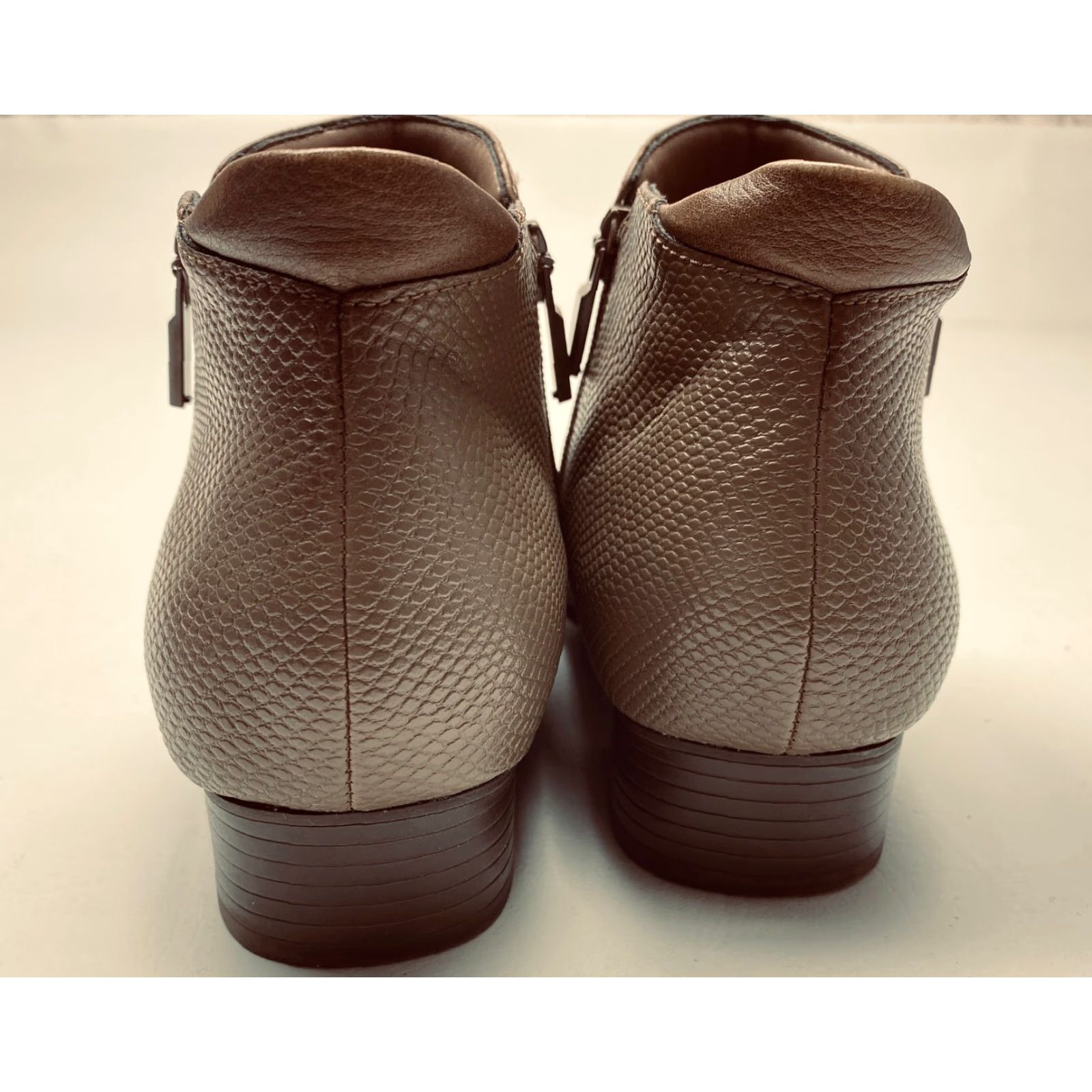 Vintage Trotters Major Bootie 8WW Extra Wide Taupe Snake Ankle Dual Zip Round Toe Womens Size US 8 / IT 38 - 5 Thumbnail