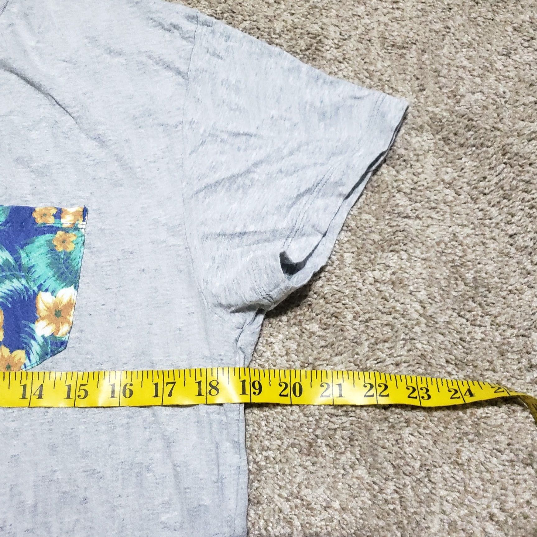 Vintage Aéropostale Gray Floral Shirt Short Sleeve Women L Adult Large Gray Shirt Womens Large Printed Floral Shirt? Size S / US 4 / IT 40 - 5 Thumbnail