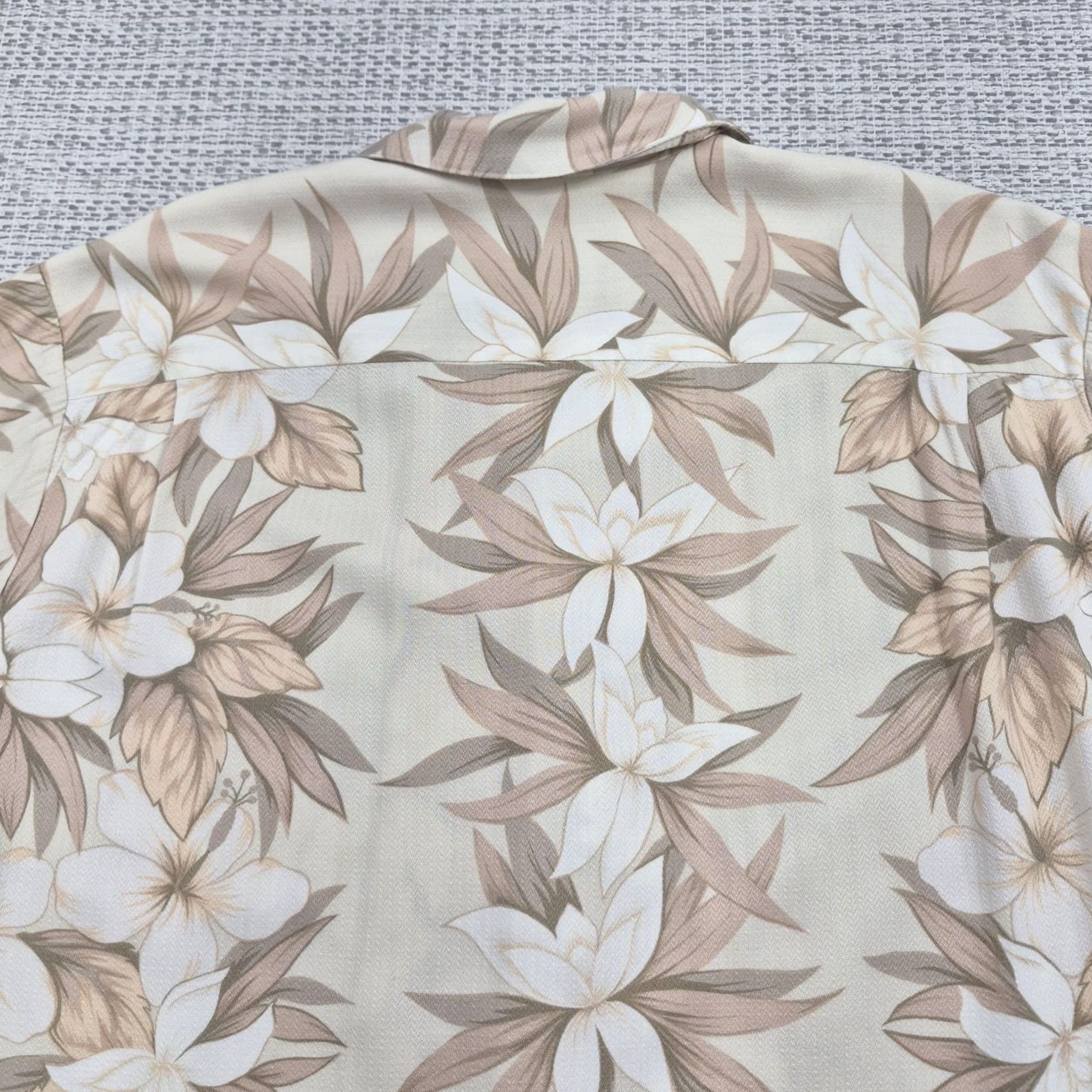 Hilo Hattie Hilo Hattie Button Up Shirt Mens Large Beige Floral Hawaiian Short Sleeve Shirt Size US L / EU 52-54 / 3 - 7 Thumbnail