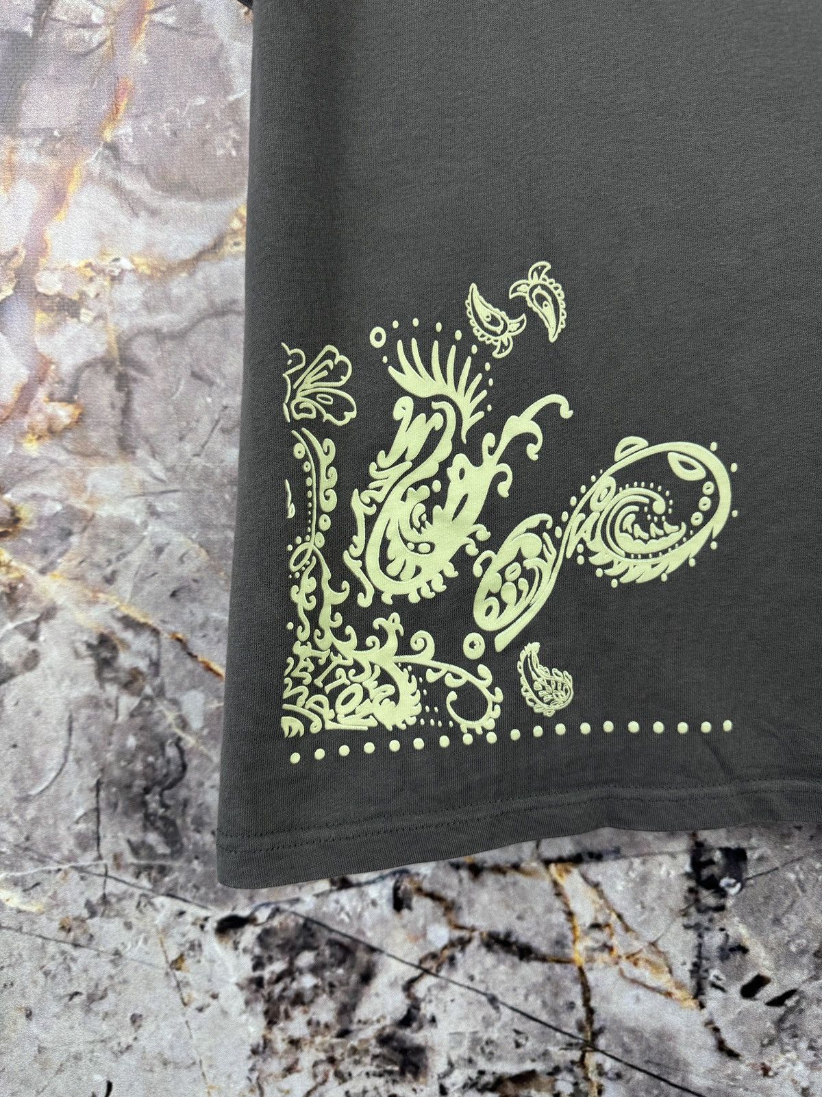 WE11DONE We11done Bandana Print T-Shirt Khaki Streetwear Graphic Tee Size US L / EU 52-54 / 3 - 14 Thumbnail