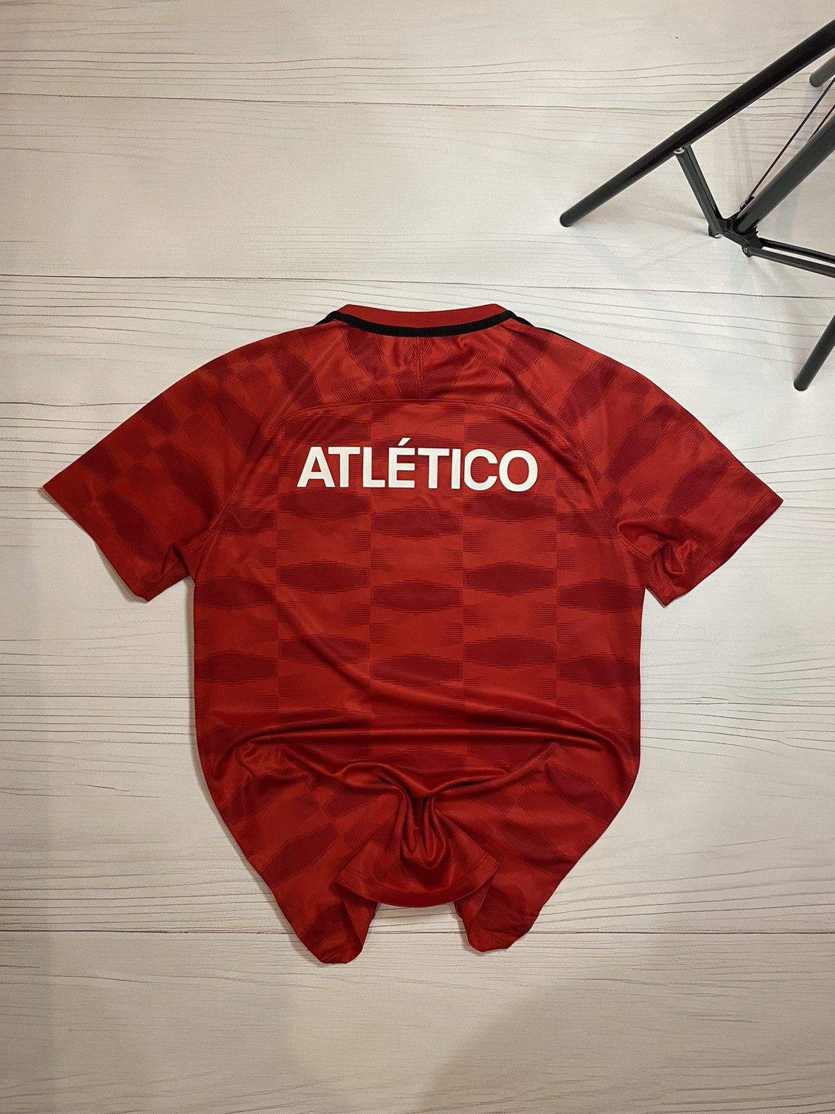 Nike Atletico Madrid 2017/18 pre-match soccer football t shirt Size US M / EU 48-50 / 2 - 2 Thumbnail