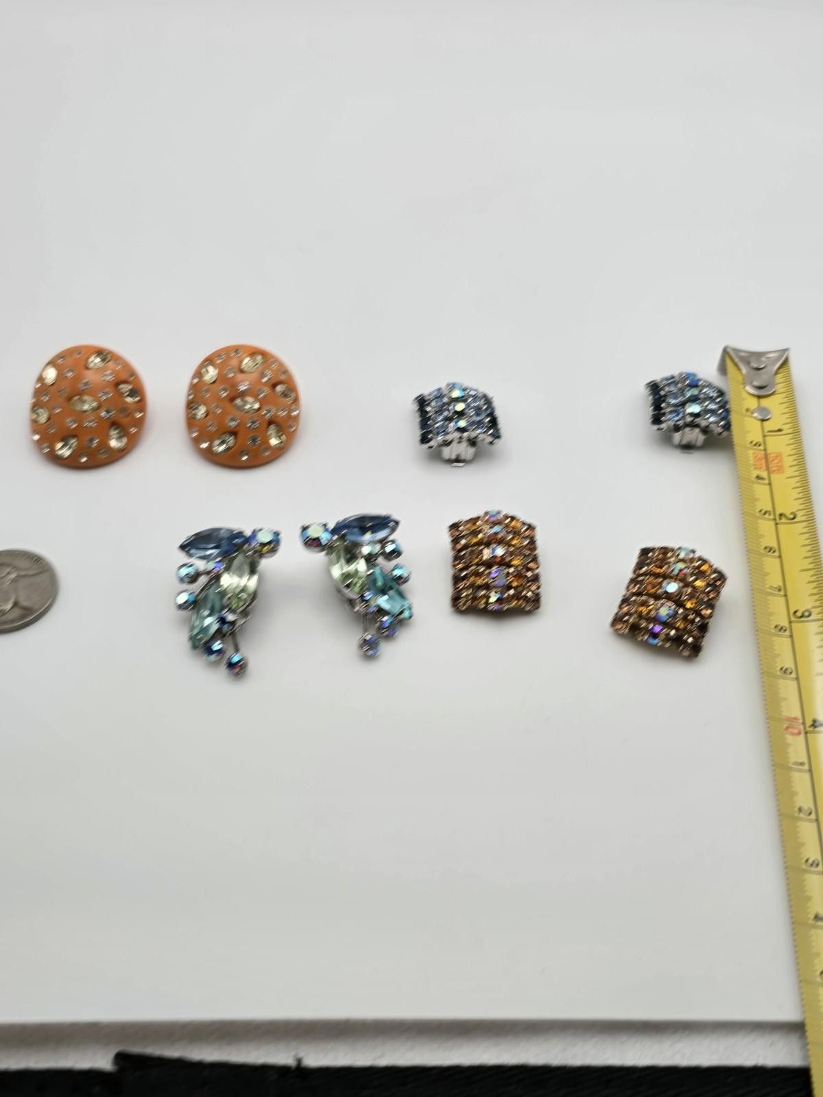 Al Wissam Lot 4 Weiss Clip-On Earrings Rhinestone AB Mod Size ONE SIZE - 2 Thumbnail