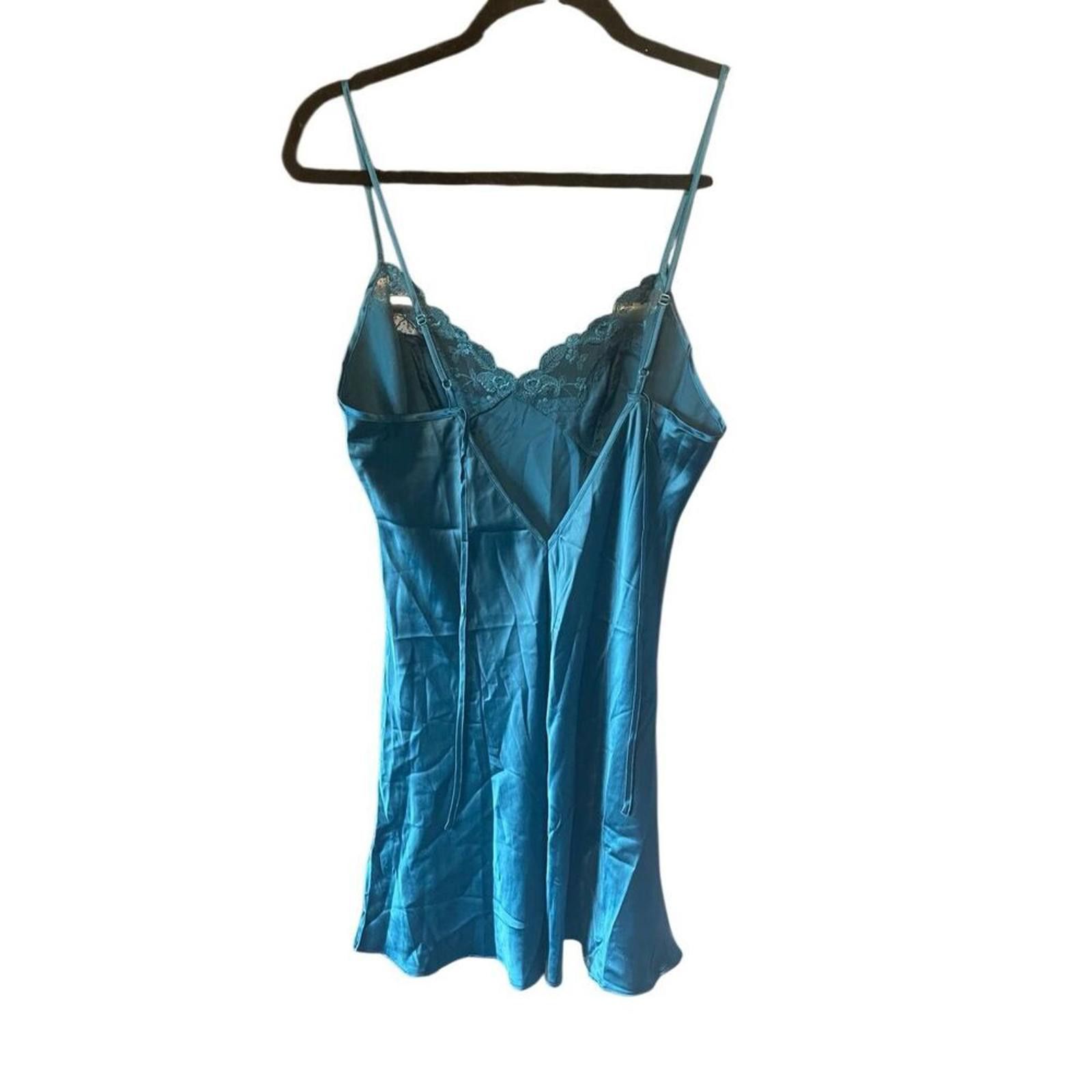 Designer Victoria's Secret robe and nightie set new with tags. Size ONE SIZE - 5 Thumbnail