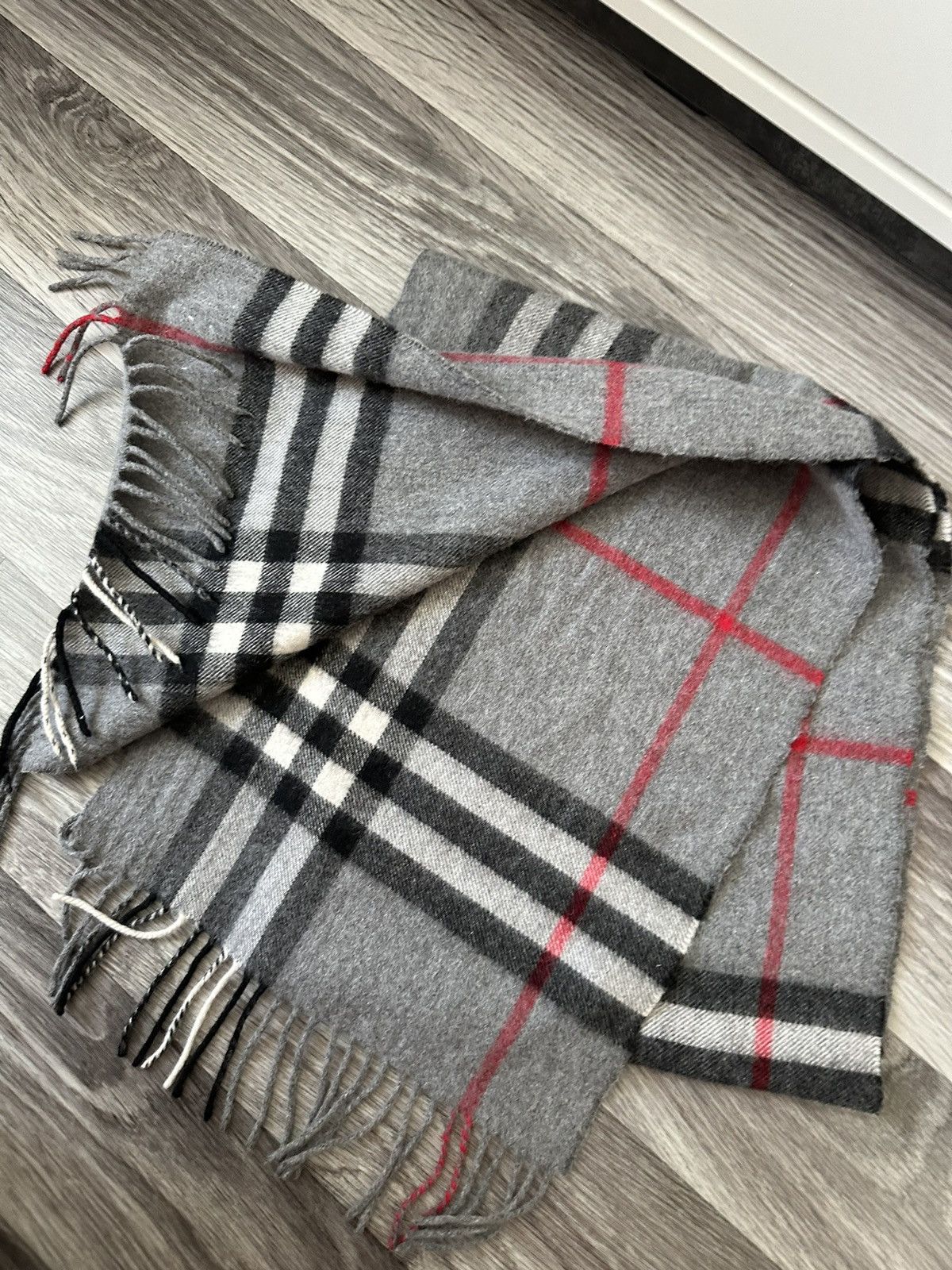 Burberry Vintage Burberry Grey Nova Check Cashmere Scarf Size ONE SIZE - 2 Thumbnail