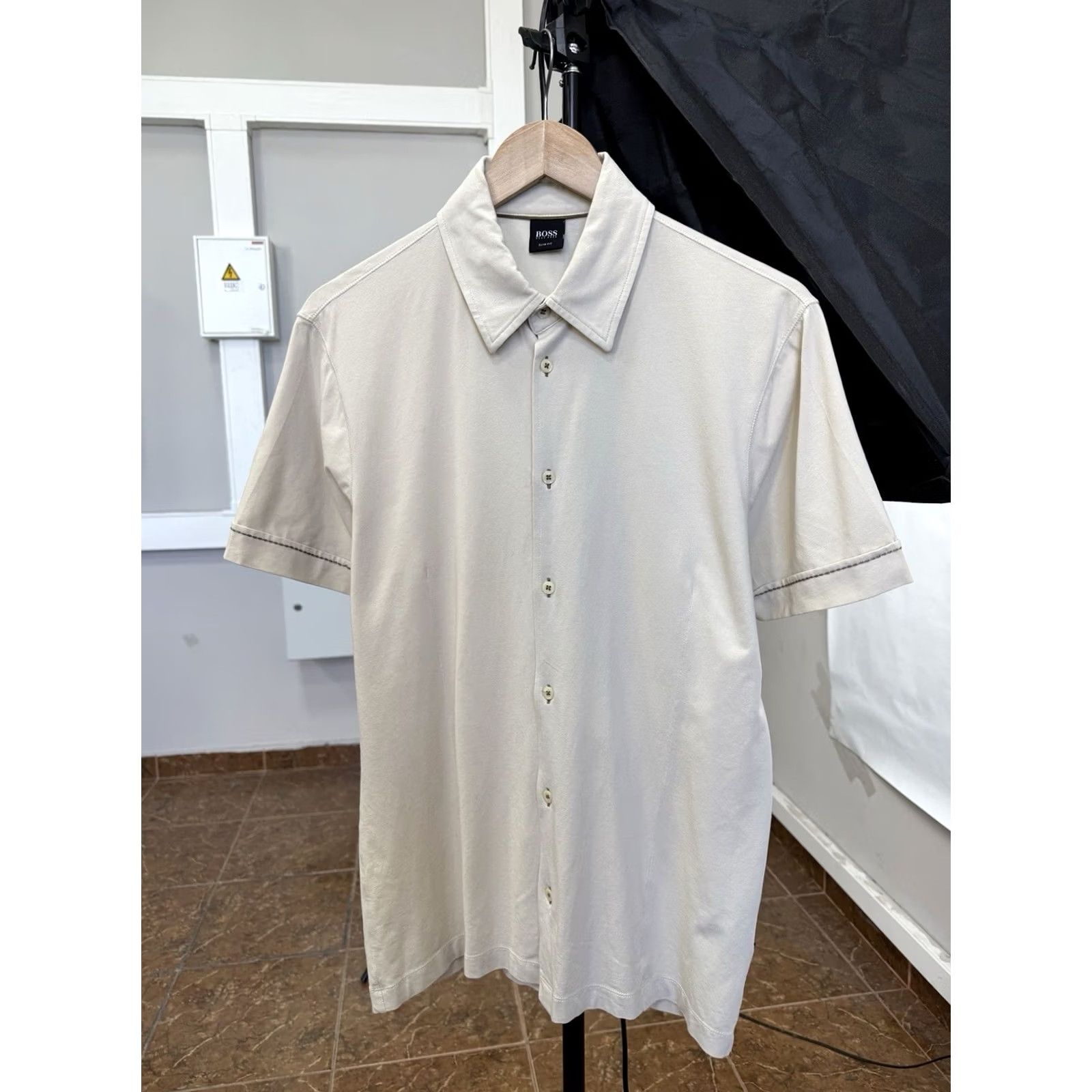 Hugo Boss VINTAGE Hugo Boss Button-Up Shirt Slim Fit 90s Mens Size L Beige) Size US L / EU 52-54 / 3 - 2 Thumbnail