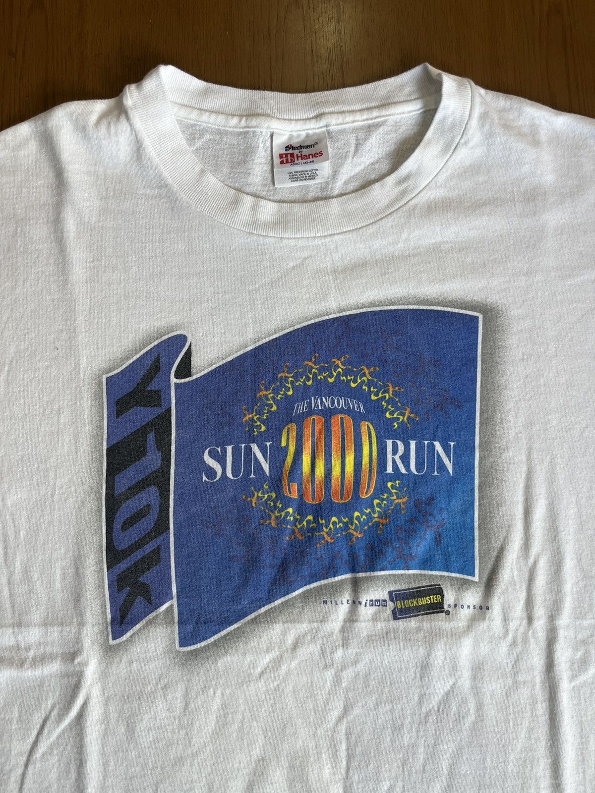 Vintage Vintage The VANCOUVER SUN 2000 RUN Blockbuster 00’s Tshirt Size US L / EU 52-54 / 3 - 5 Thumbnail
