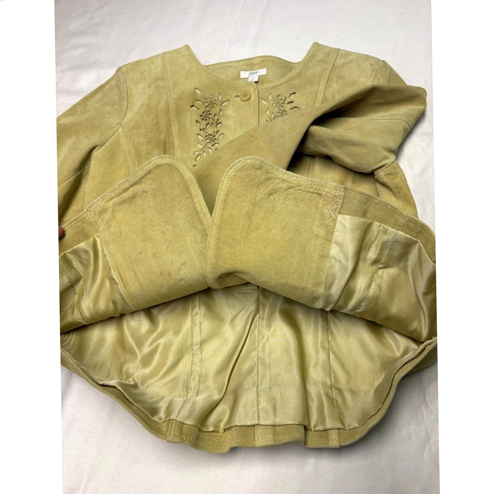 J. Jill VINTAGE J. Jill Womens XS Yellow Suede Leather Jacket Eyelet Floral Laser Cut Buttoned Short Sleeve Jacket Women XS Yellow Floral Eyelet Jacket Size XS / US 0-2 / IT 36-38 - 5 Thumbnail