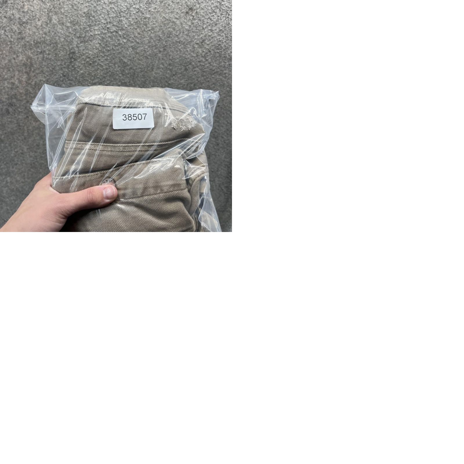 Guess VINTAGE? No. Guess Jeans Jacket Womens Medium Beige Distressed Denim Trucker Button Up Size 32" / US 10 / IT 46 - 9 Thumbnail